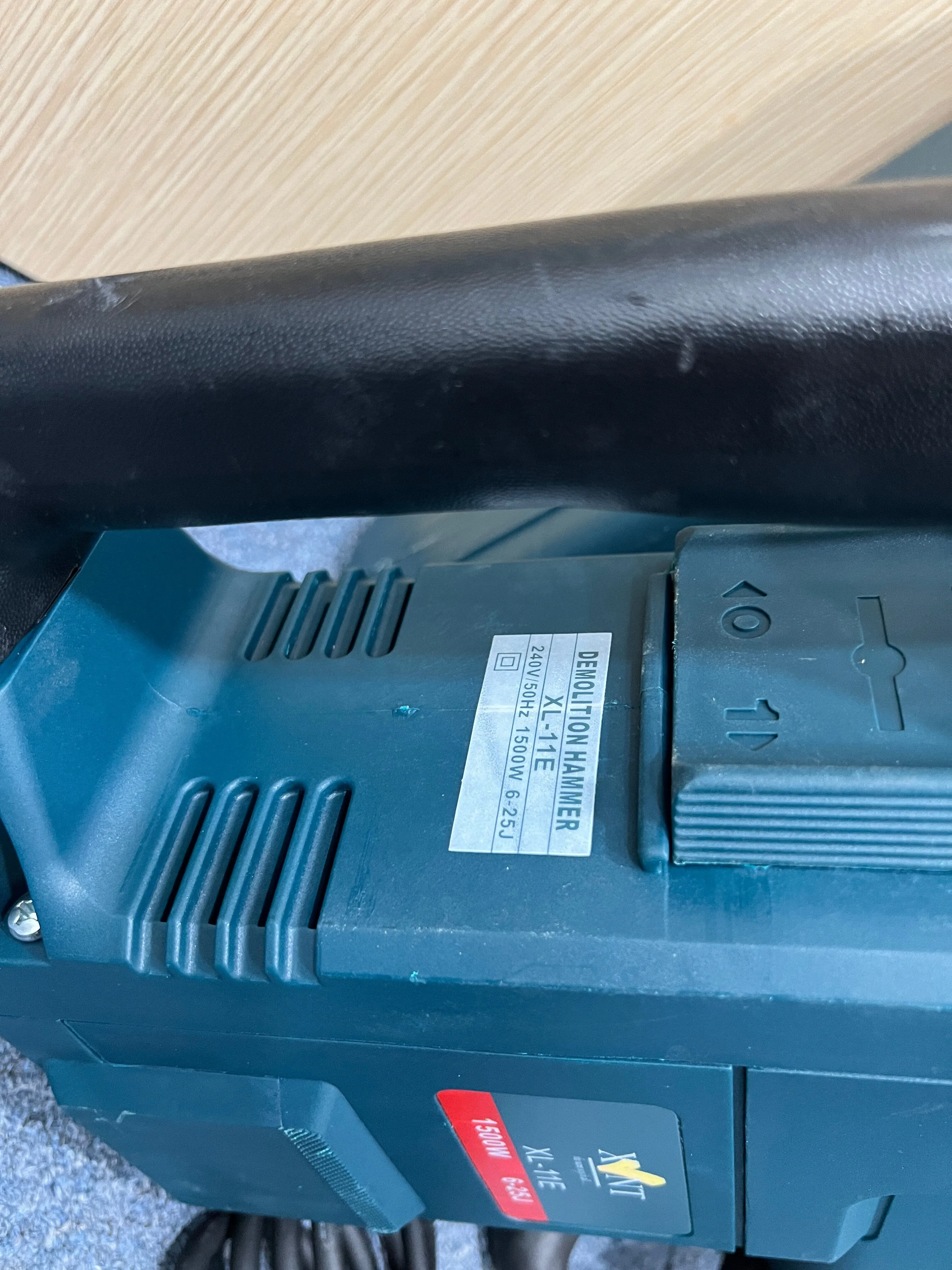 Aiko 1.500W 10.4kg Demolition Hammer | Model : Z1A-11E