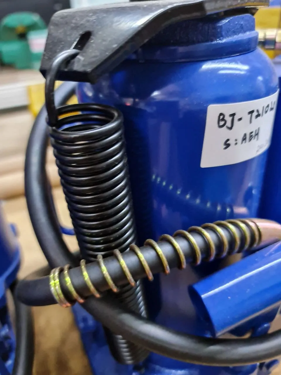 Aiko 20 Tons Air Bottle Hydraulic Jack  | Model: BJ-T21020