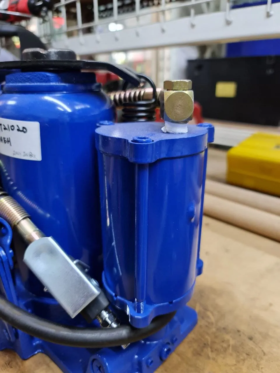 Aiko 20 Tons Air Bottle Hydraulic Jack  | Model: BJ-T21020