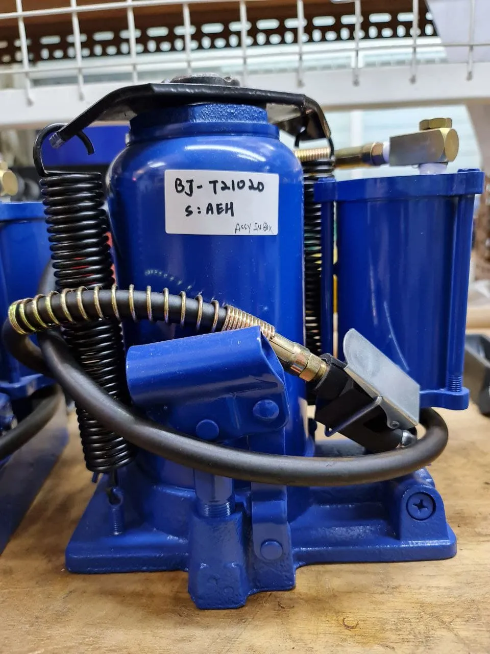 Aiko 20 Tons Air Bottle Hydraulic Jack  | Model: BJ-T21020