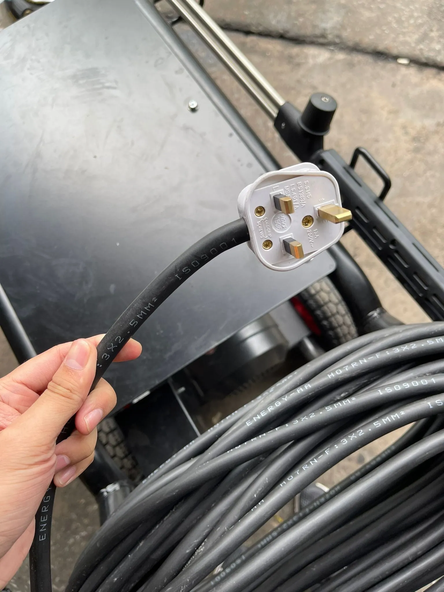 Aiko 240V Contractor Frame High Pressure Cleaner Come With 20m Hose| Model : HPW-BNC301-2.2S4