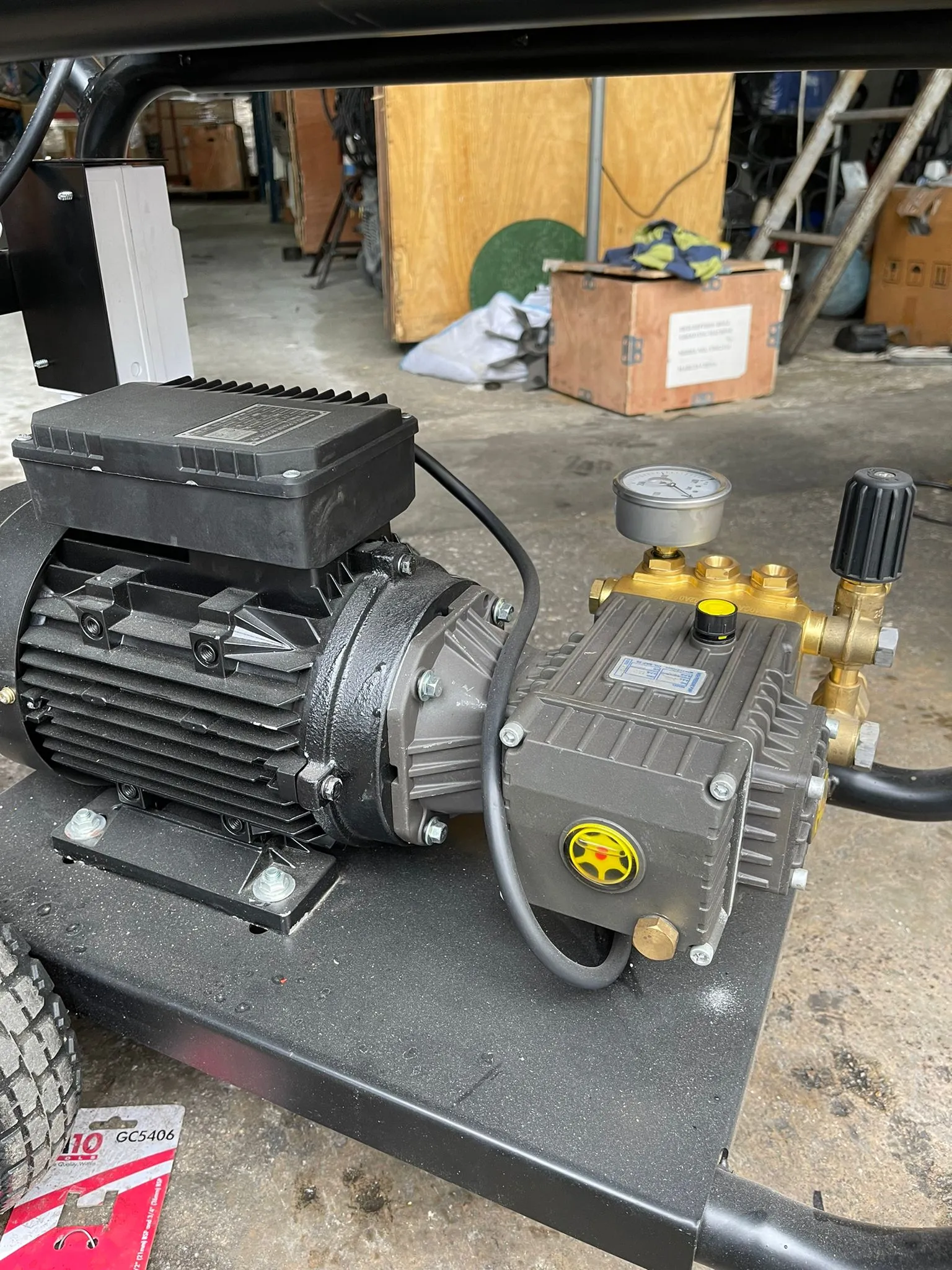Aiko 240V Contractor Frame High Pressure Cleaner Come With 20m Hose| Model : HPW-BNC301-2.2S4