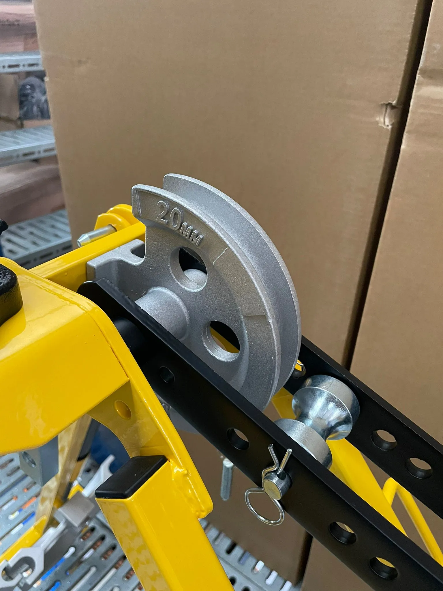 Aiko Conduit Pipe Bender 4 Leg Yellow Size 20mm & 25mm Comes With Vise | Model : HDBM202532
