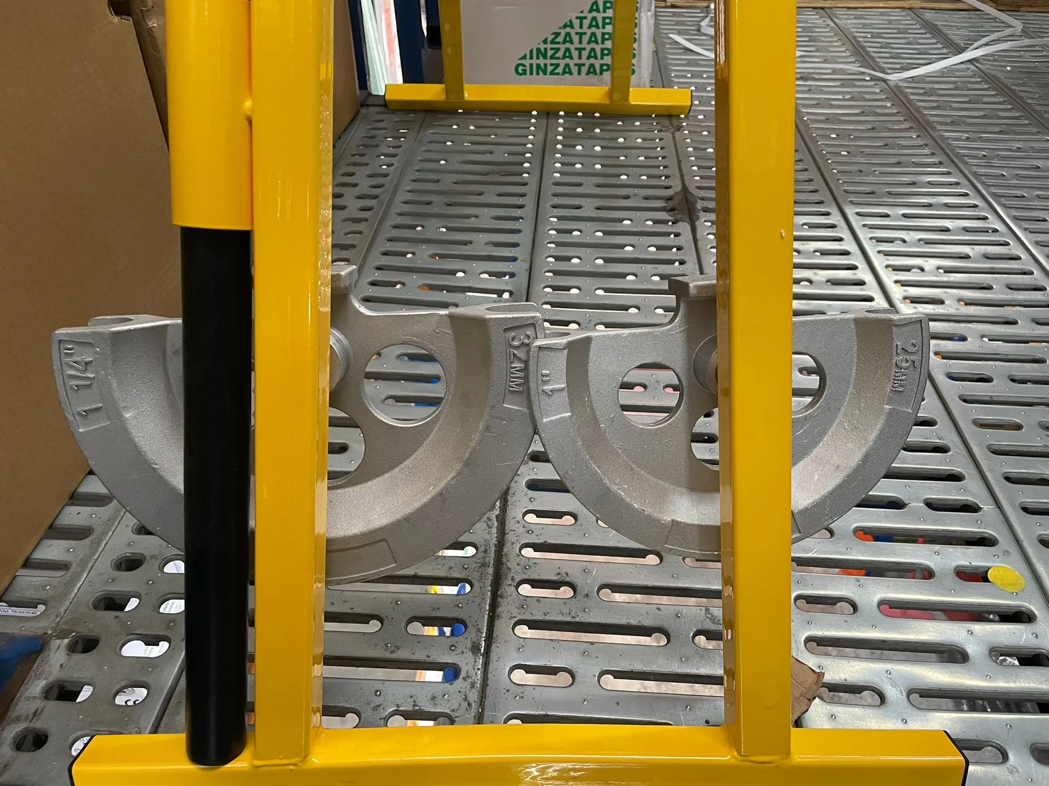 Aiko Conduit Pipe Bender 4 Leg Yellow Size 20mm & 25mm Comes With Vise | Model : HDBM202532
