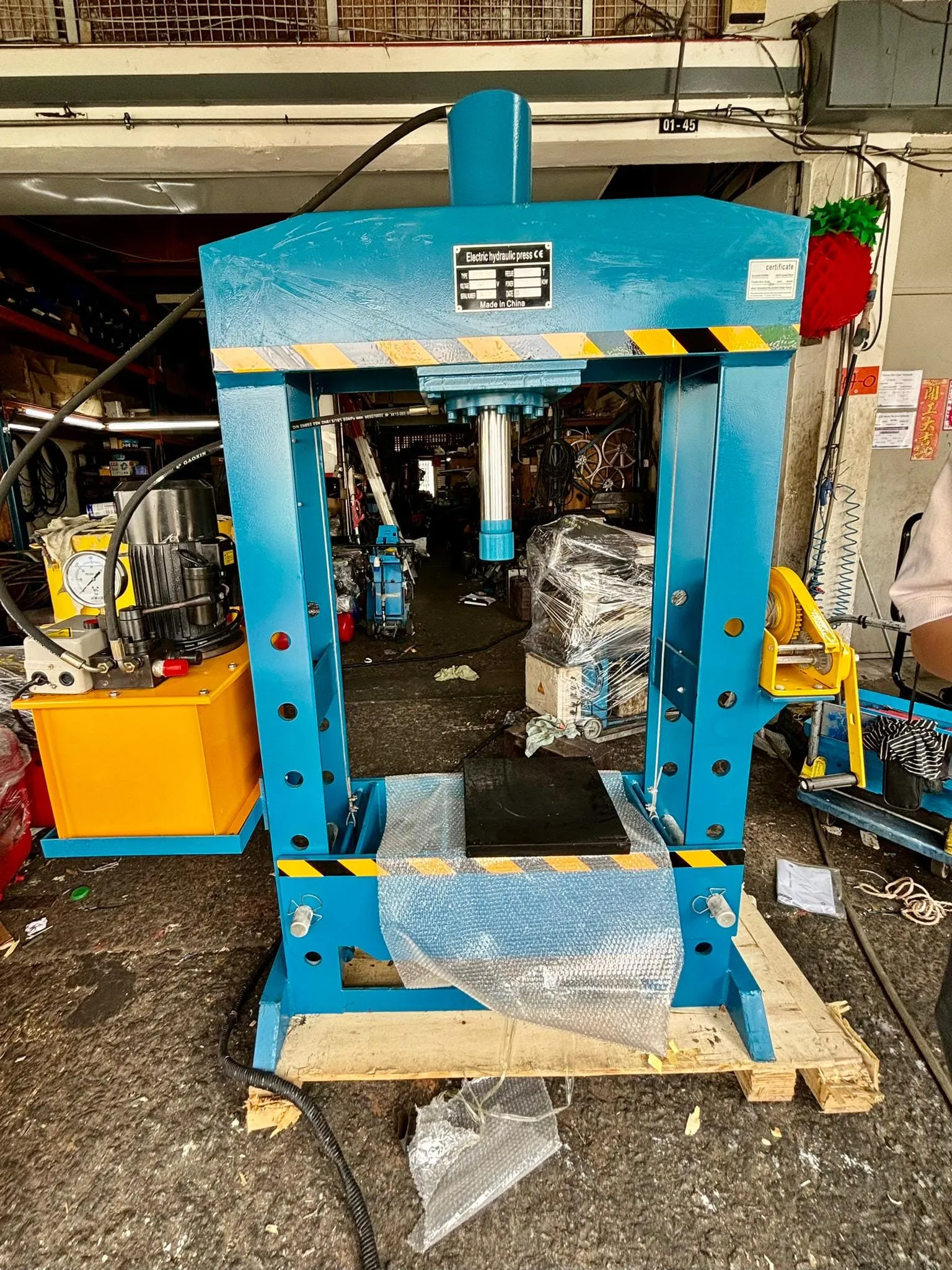 Aiko DYYL-50H 380V 50 Tons Electric Hydraulic Shop Press With Hand Winch Lifter | Model : DYYL-50H-3-YM