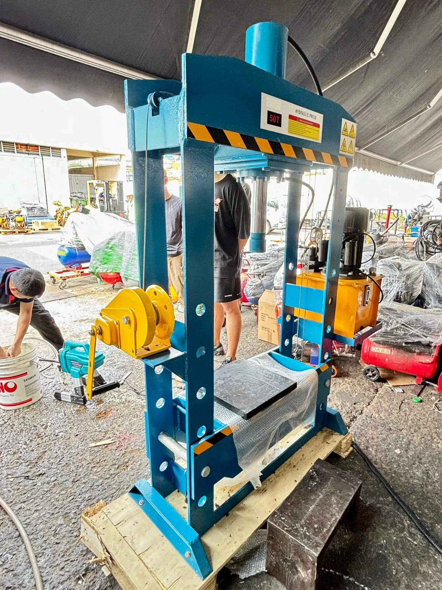Aiko DYYL-50H 380V 50 Tons Electric Hydraulic Shop Press With Hand Winch Lifter | Model : DYYL-50H-3-YM