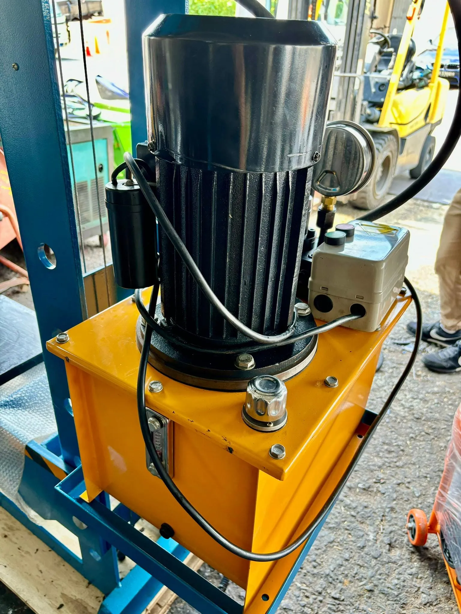 Aiko DYYL-50H 380V 50 Tons Electric Hydraulic Shop Press With Hand Winch Lifter | Model : DYYL-50H-3-YM