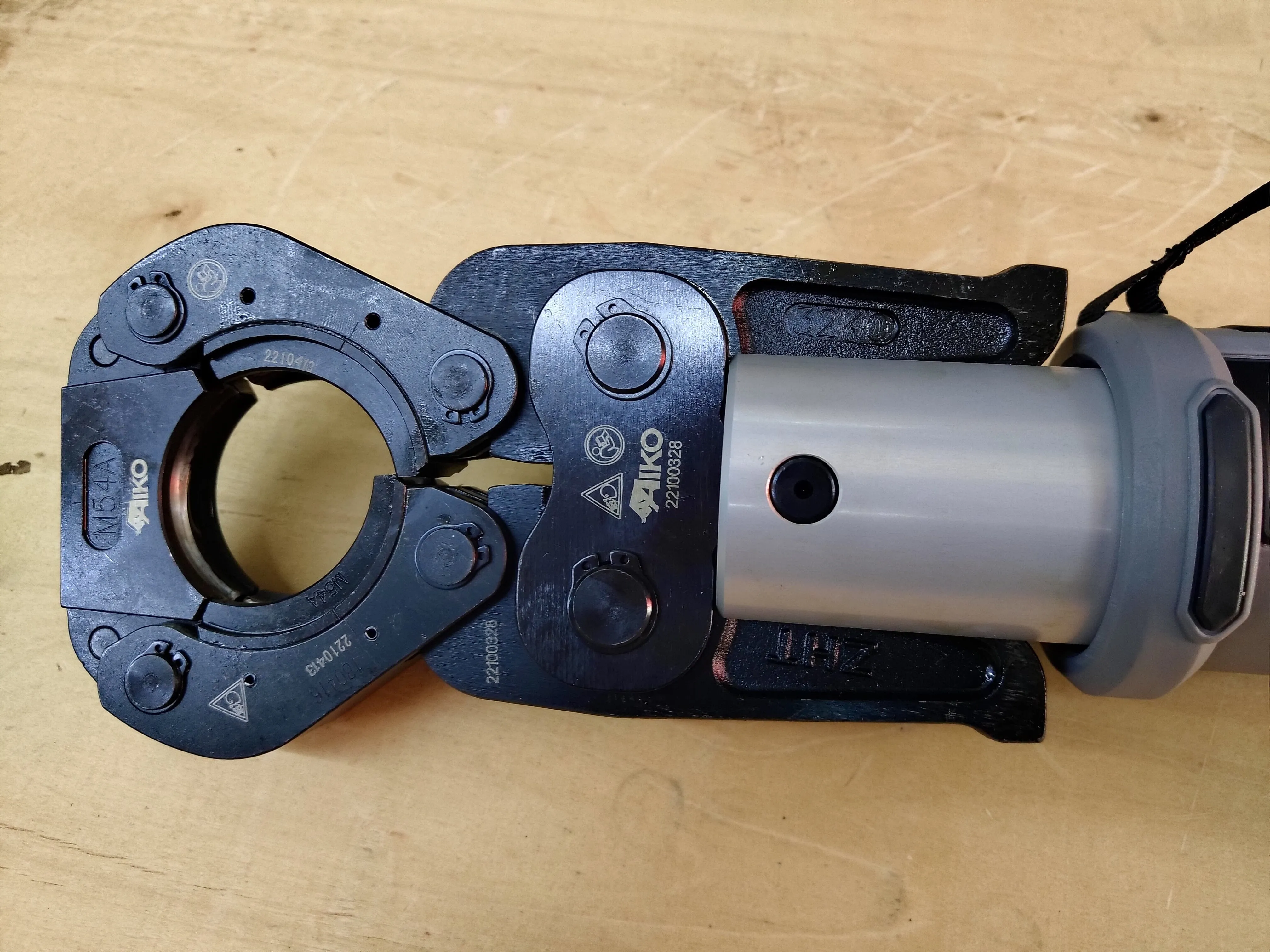 Aiko PZ-3240 Stainless Steel Pipe Crimping Tool Clamper M Type Jaw Battery 18V | Model: PZ-3240 JAW