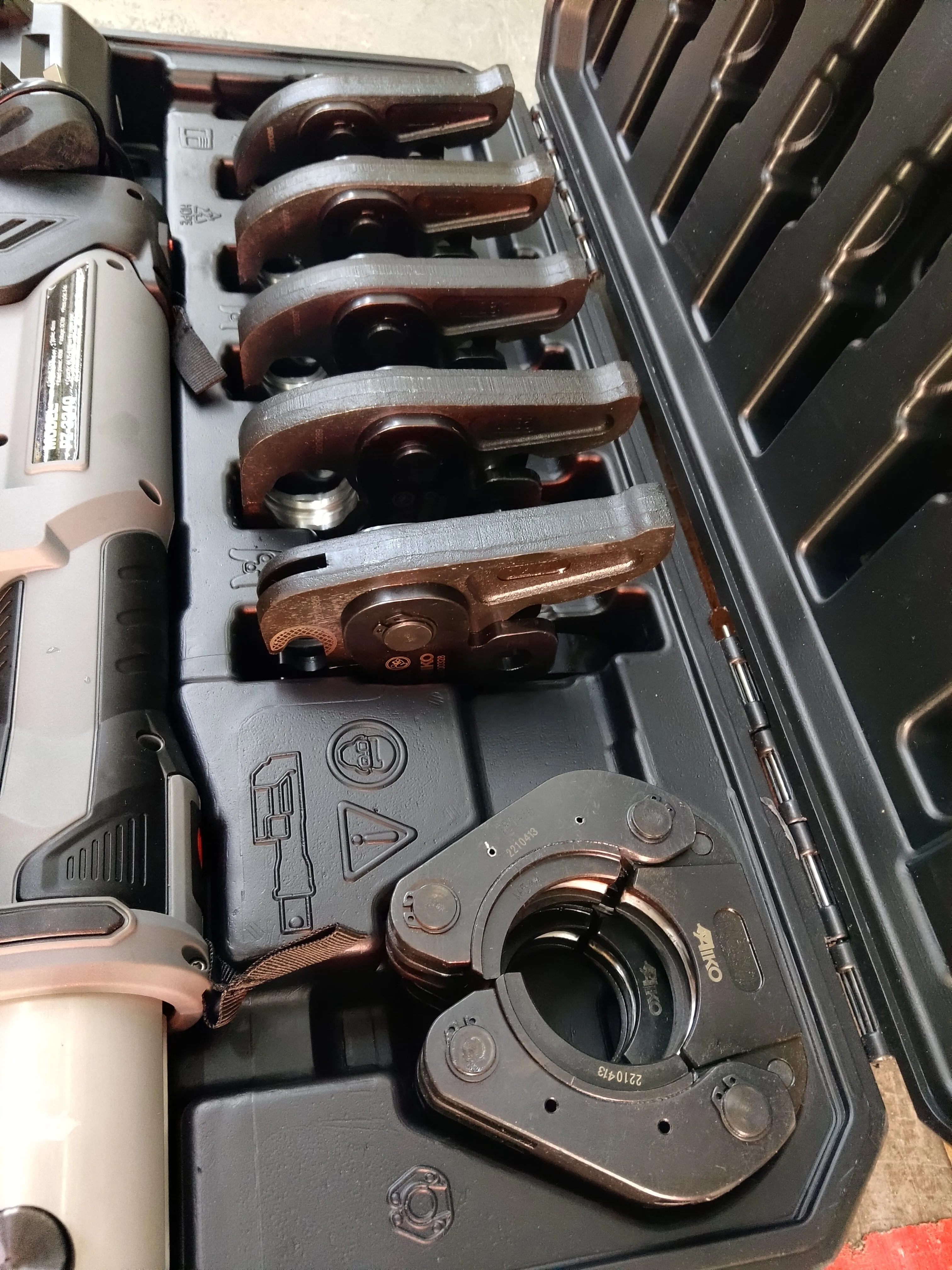 Aiko PZ-3240 Stainless Steel Pipe Crimping Tool Clamper M Type Jaw Battery 18V | Model: PZ-3240 JAW