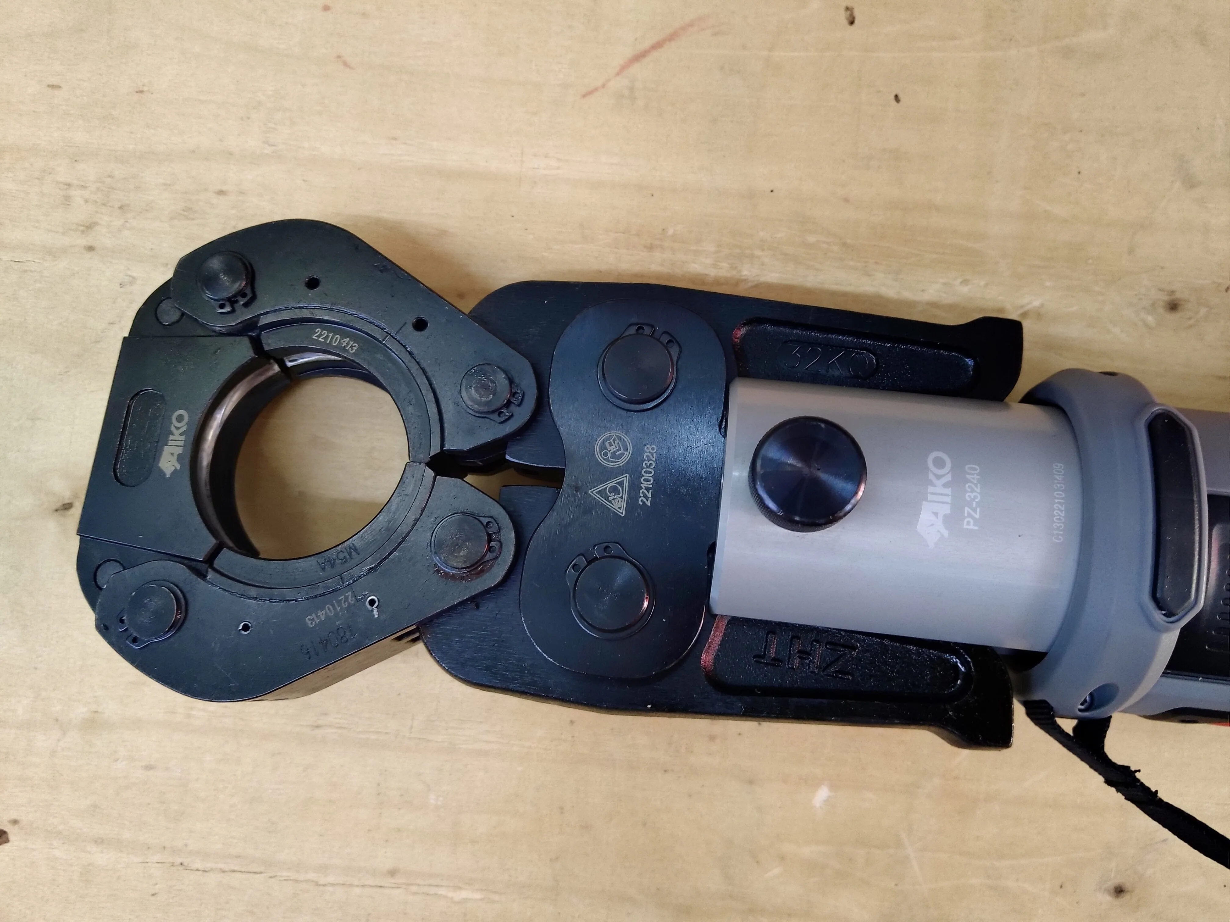 Aiko PZ-3240 Stainless Steel Pipe Crimping Tool Clamper M Type Jaw Battery 18V | Model: PZ-3240 JAW