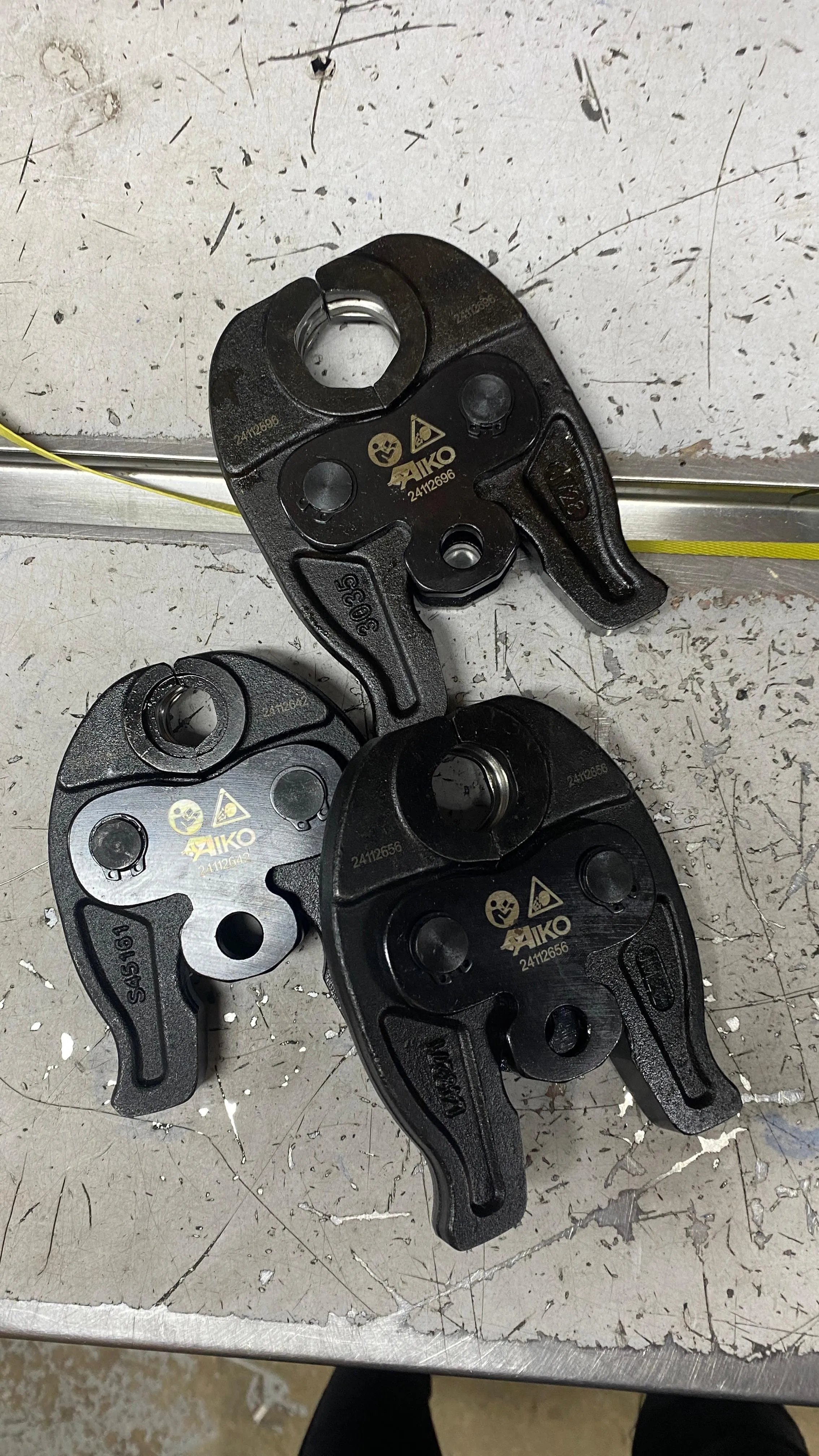Aiko SS Battery 18V Pipe Clamper C/W Jaw M Type 15/22/28 360 Degree Turn | Model: SL-1930 JAW