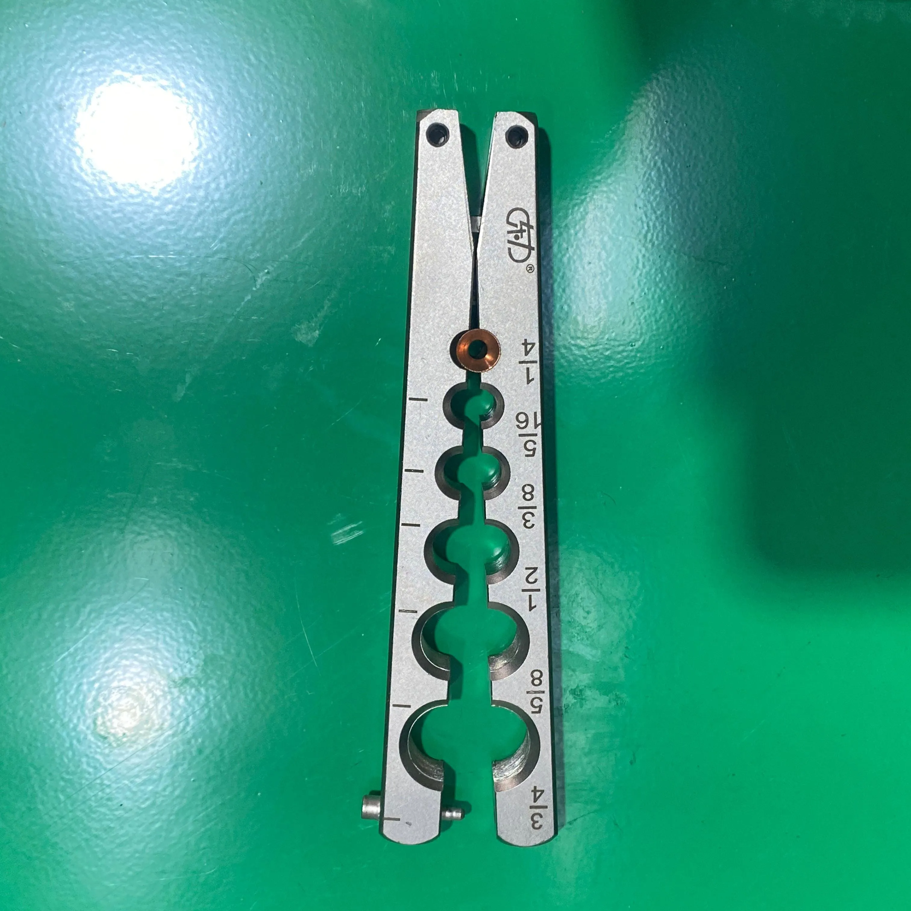 Aiko Tube Flaring and Cutting Tool - Cutter 6-19mm (1/4-3/4) #CT-809 | Model:TC-CT809