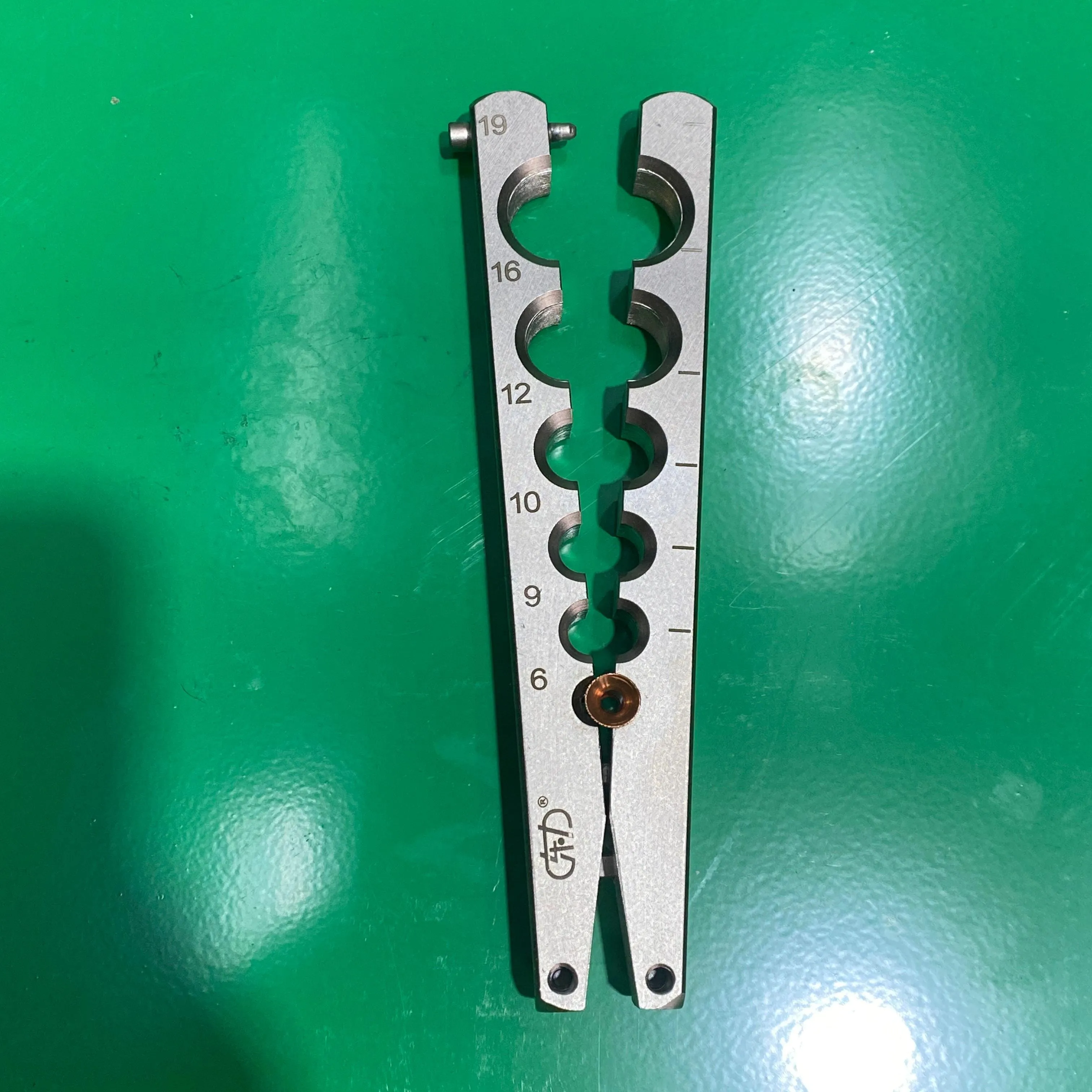Aiko Tube Flaring and Cutting Tool - Cutter 6-19mm (1/4-3/4) #CT-809 | Model:TC-CT809