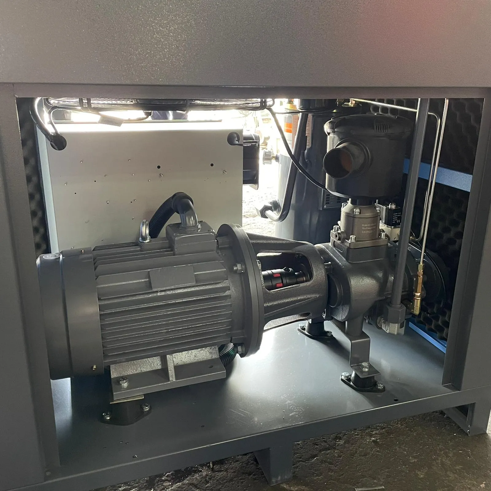 Airstrong ASPM20HP Rotary Inverter Screw Air Compressor with 415V. 20Hp. 10 Bar | Model : ASPM20HP