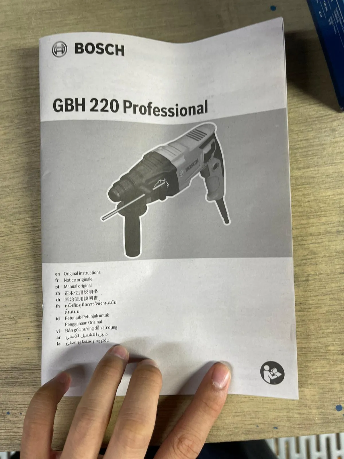 Bosch GBH220 Rotary Hammer with SDS Plus. 3in1 Mode. 720W. 2000rpm. 2.3kg. 240V | Model : B-GBH220