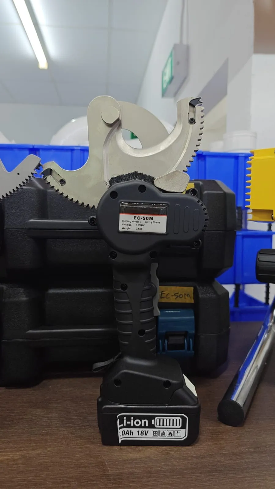 Cordless Battery Cable Cutter Comes With 2 Battery & 1 Charger | Model : EC-50M