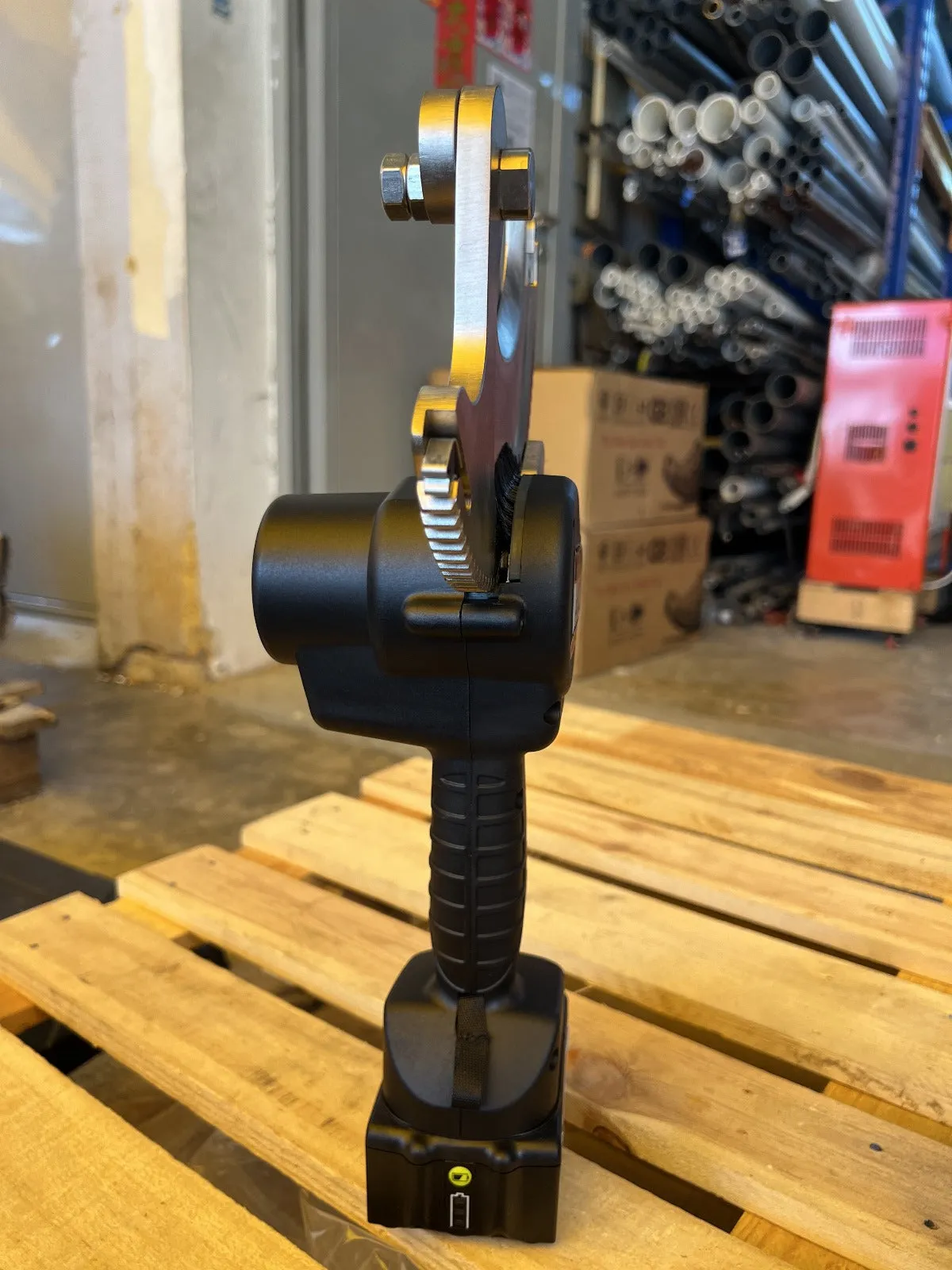 Cordless Battery Cable Cutter Comes With 2 Battery & 1 Charger | Model : EC-65M