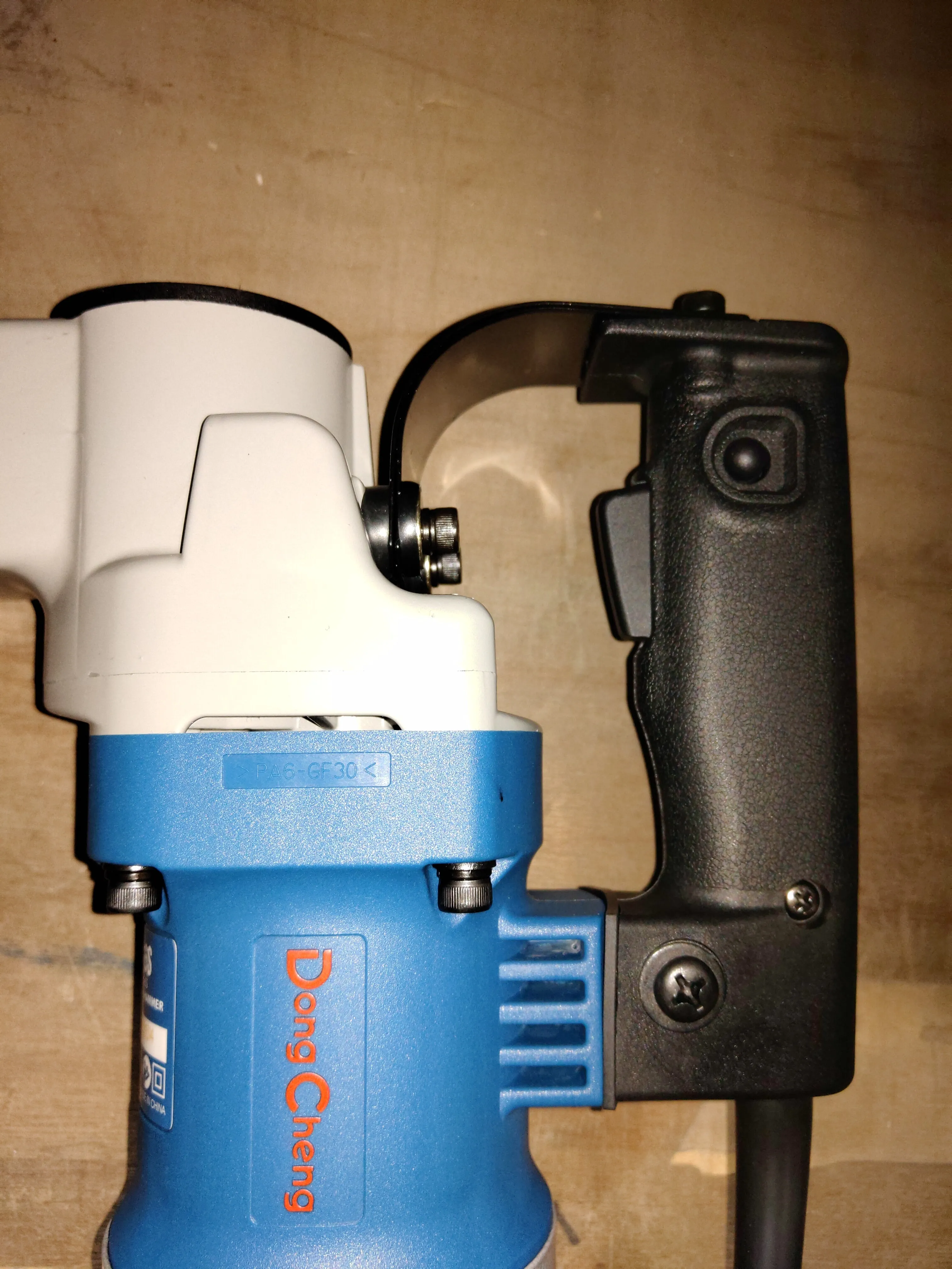 DONG CHENG 1050W Demolition Hammer with motor (Bullpoint) (NO WARRANTY  | Model : D-DZG6S