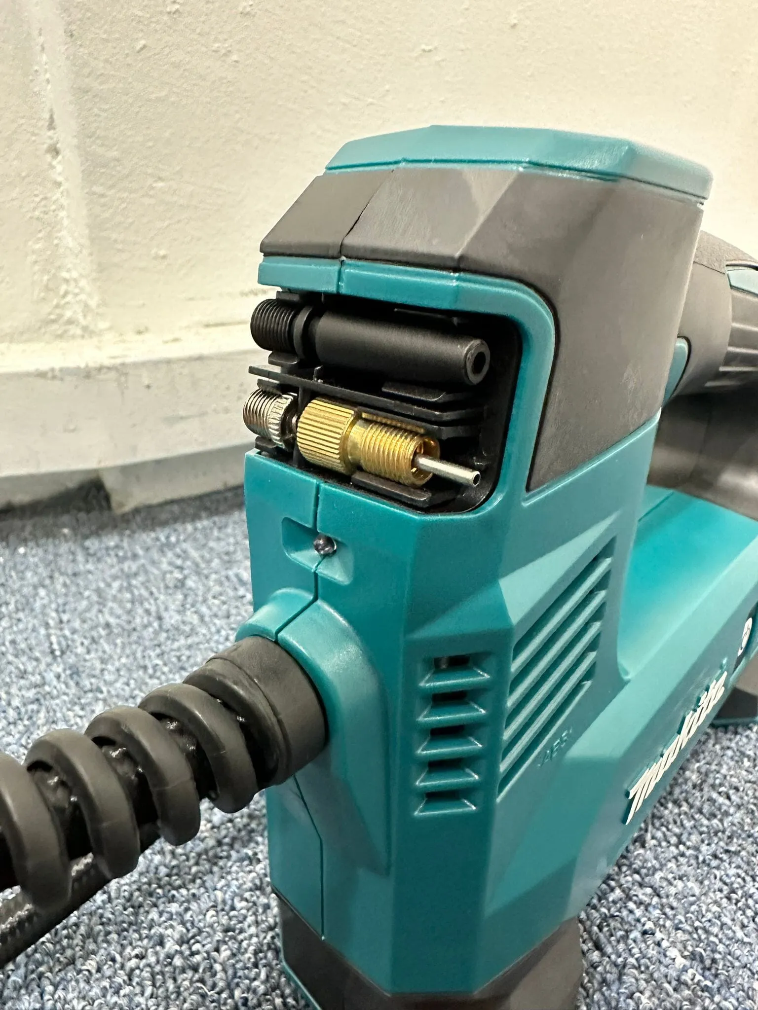 Makita 18V Cordless Combo Kit (Cordless Impact Wrench | DTW300 & Cordless Inflator | DMP180 )| Model : M-DLX2424JX1