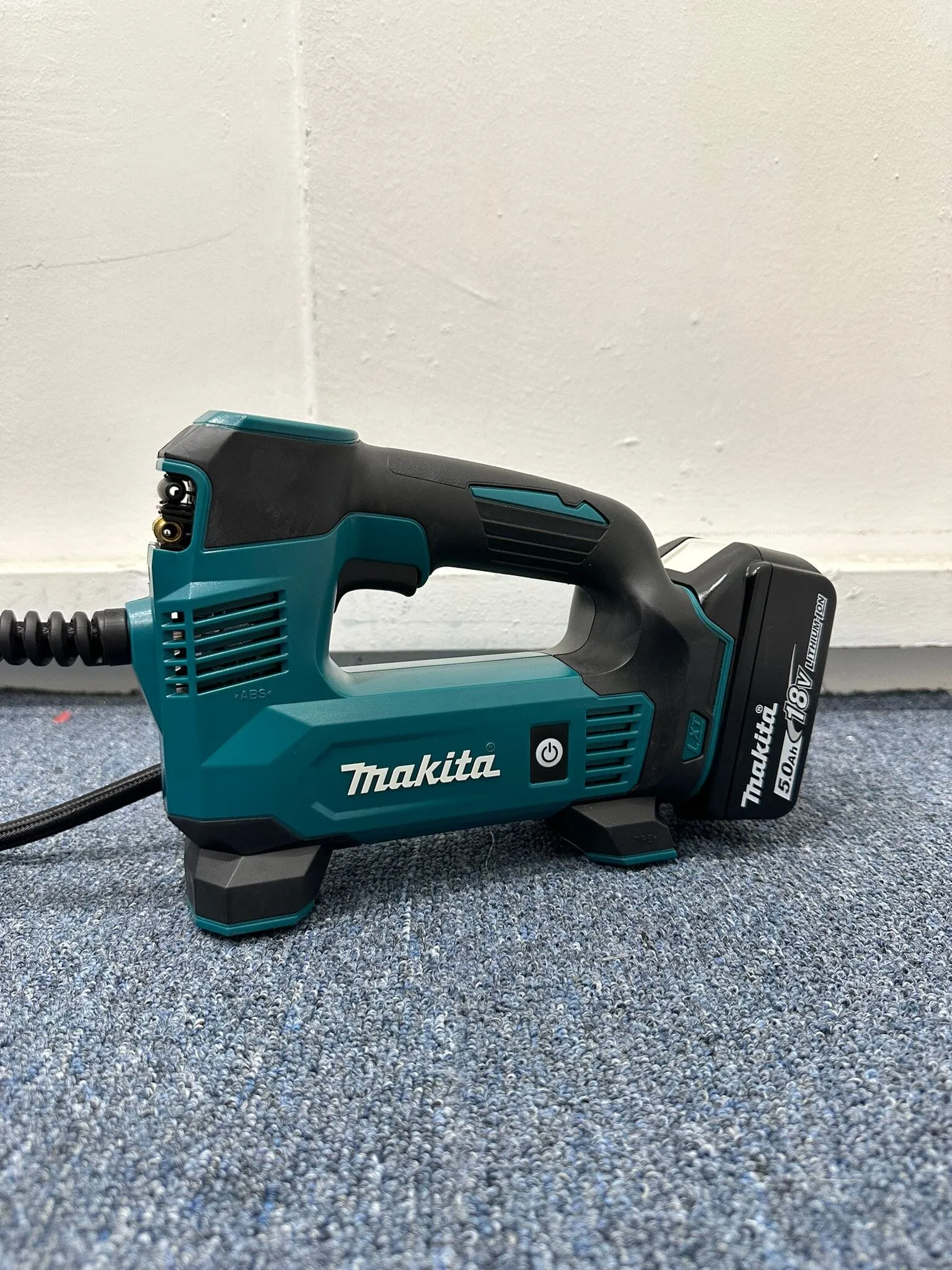 Makita 18V Cordless Combo Kit (Cordless Impact Wrench | DTW300 & Cordless Inflator | DMP180 )| Model : M-DLX2424JX1