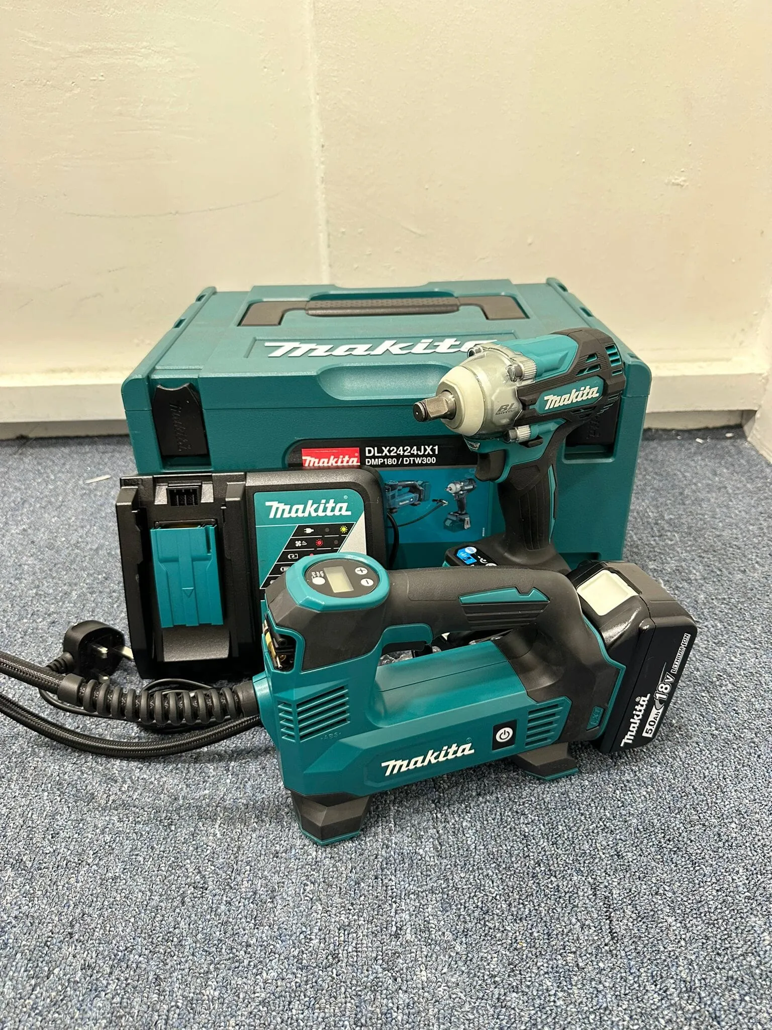 Makita 18V Cordless Combo Kit (Cordless Impact Wrench | DTW300 & Cordless Inflator | DMP180 )| Model : M-DLX2424JX1