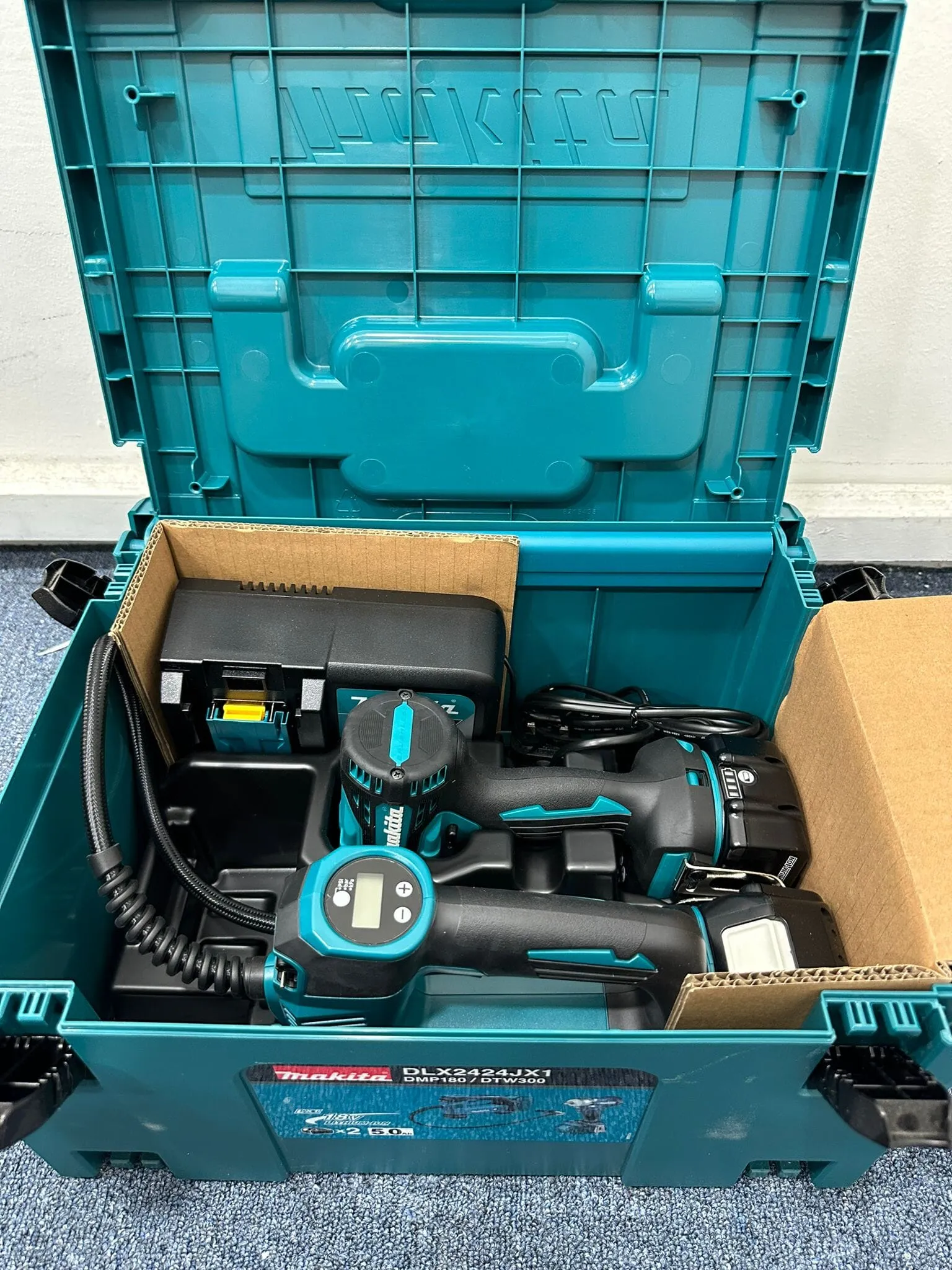 Makita 18V Cordless Combo Kit (Cordless Impact Wrench | DTW300 & Cordless Inflator | DMP180 )| Model : M-DLX2424JX1