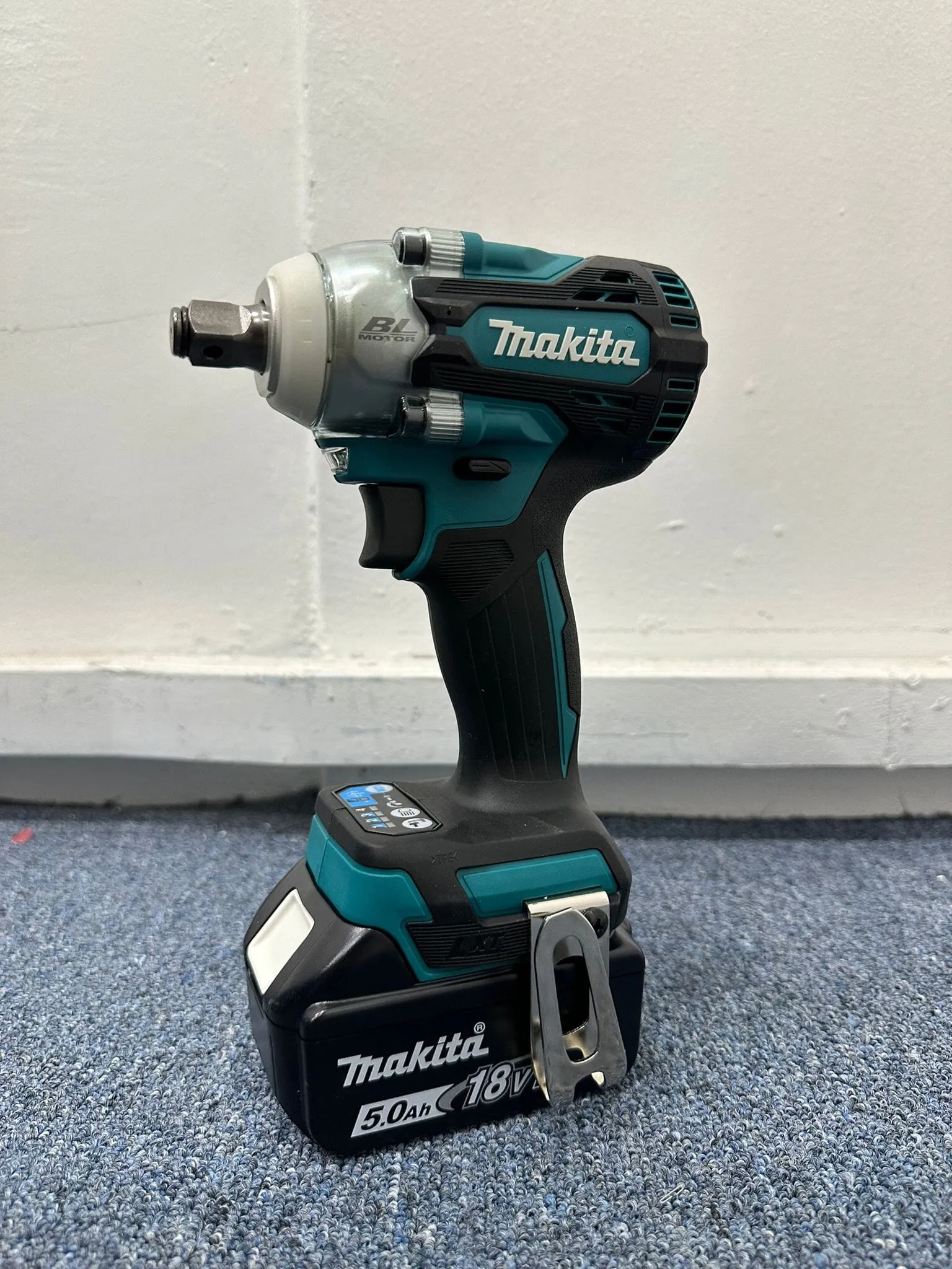 Makita 18V Cordless Combo Kit (Cordless Impact Wrench | DTW300 & Cordless Inflator | DMP180 )| Model : M-DLX2424JX1