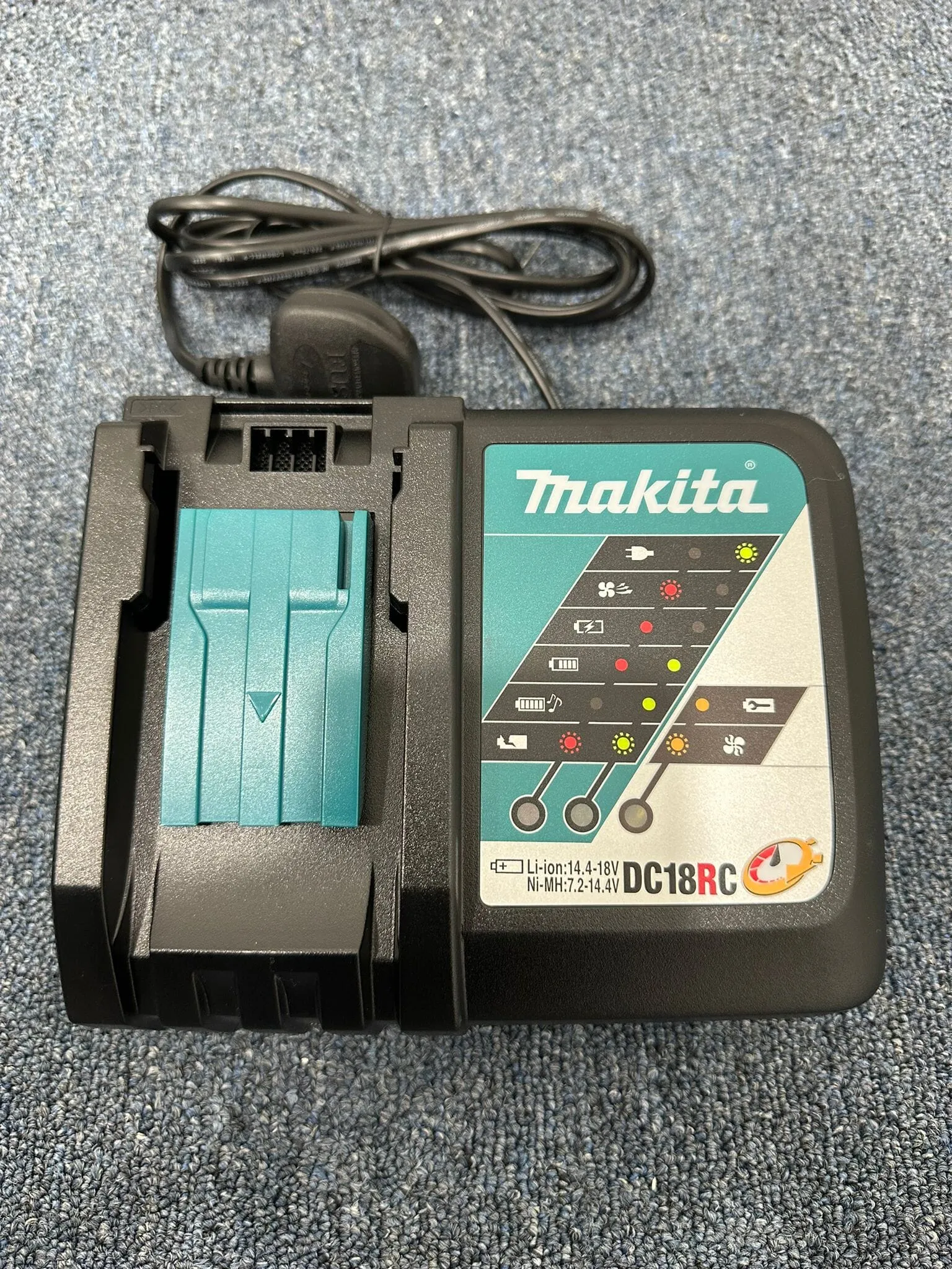 Makita 18V Cordless Combo Kit (Cordless Impact Wrench | DTW300 & Cordless Inflator | DMP180 )| Model : M-DLX2424JX1