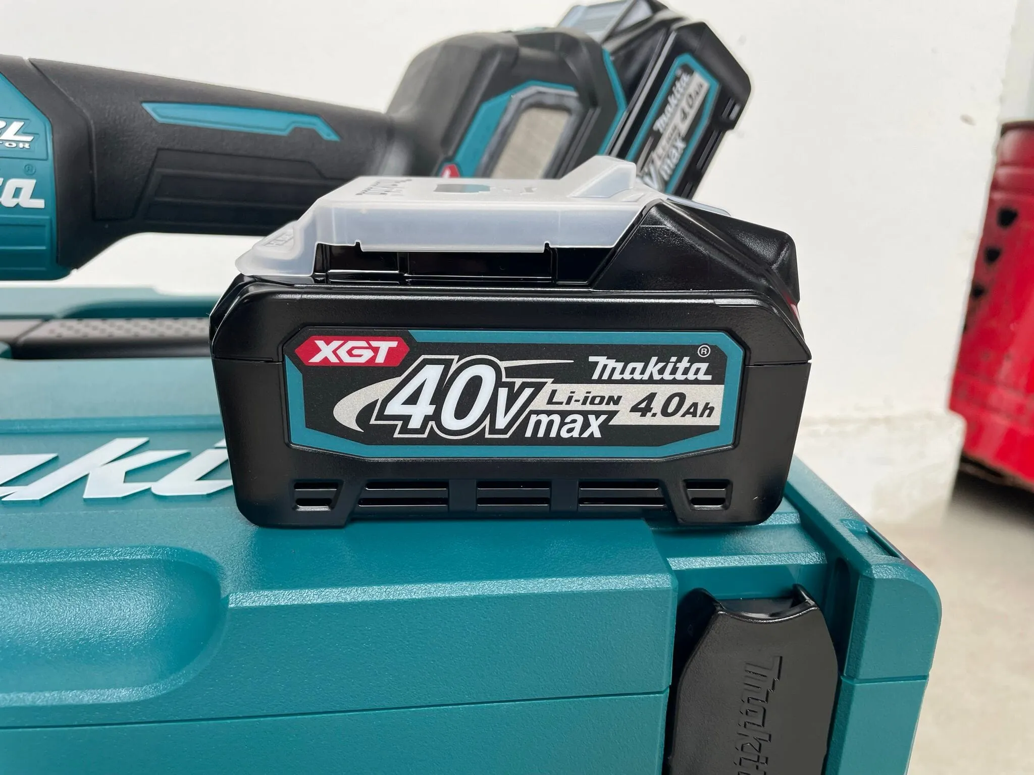 Makita 4 40V Cordless Brushless Angle Grinder GA021GM201 Come With 4.0Ah battery and Charger | Model : M-GA021GM201