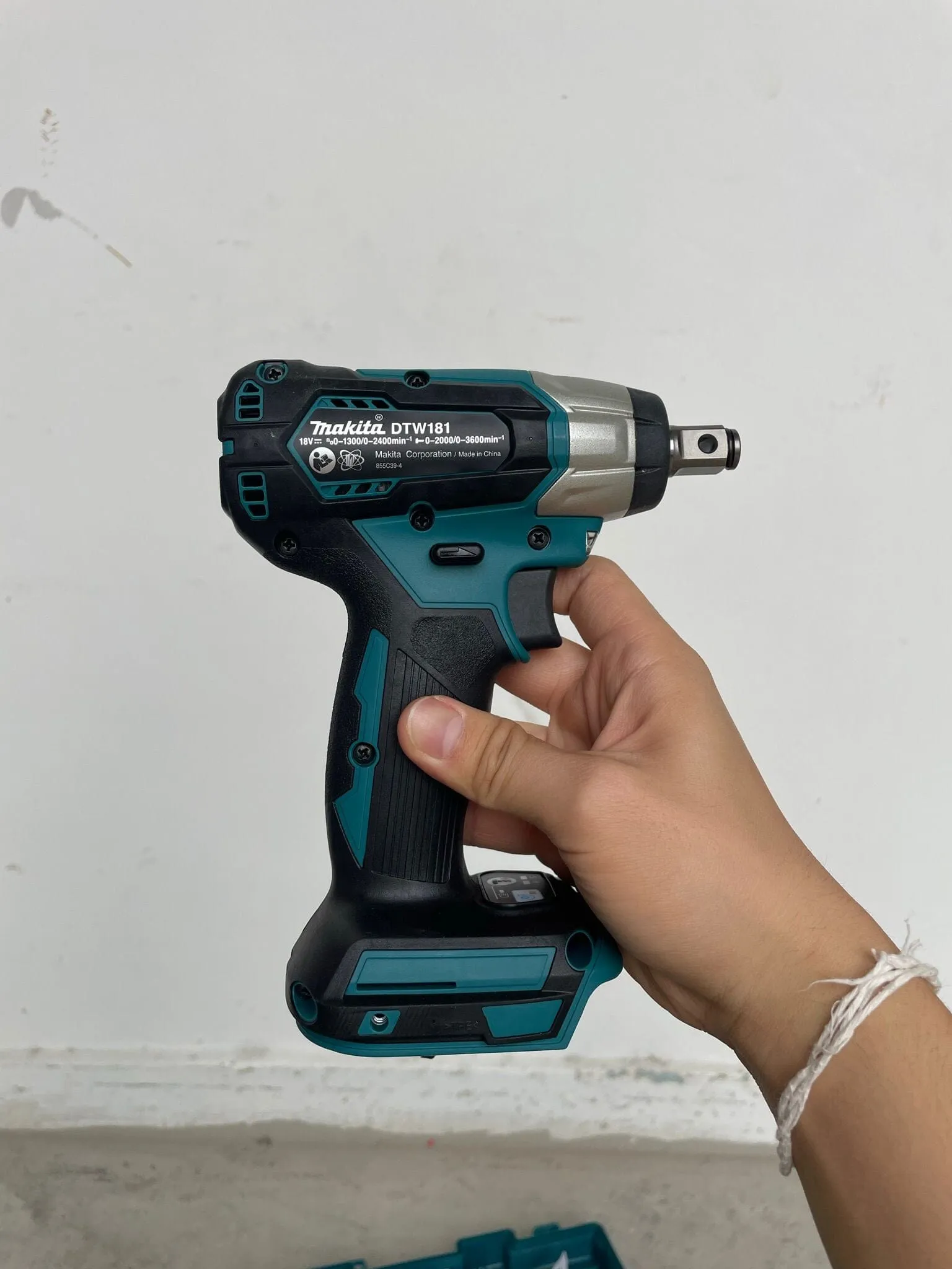 Makita 4 40V Cordless Brushless Angle Grinder GA021GM201 Come With 4.0Ah battery and Charger | Model : M-GA021GM201