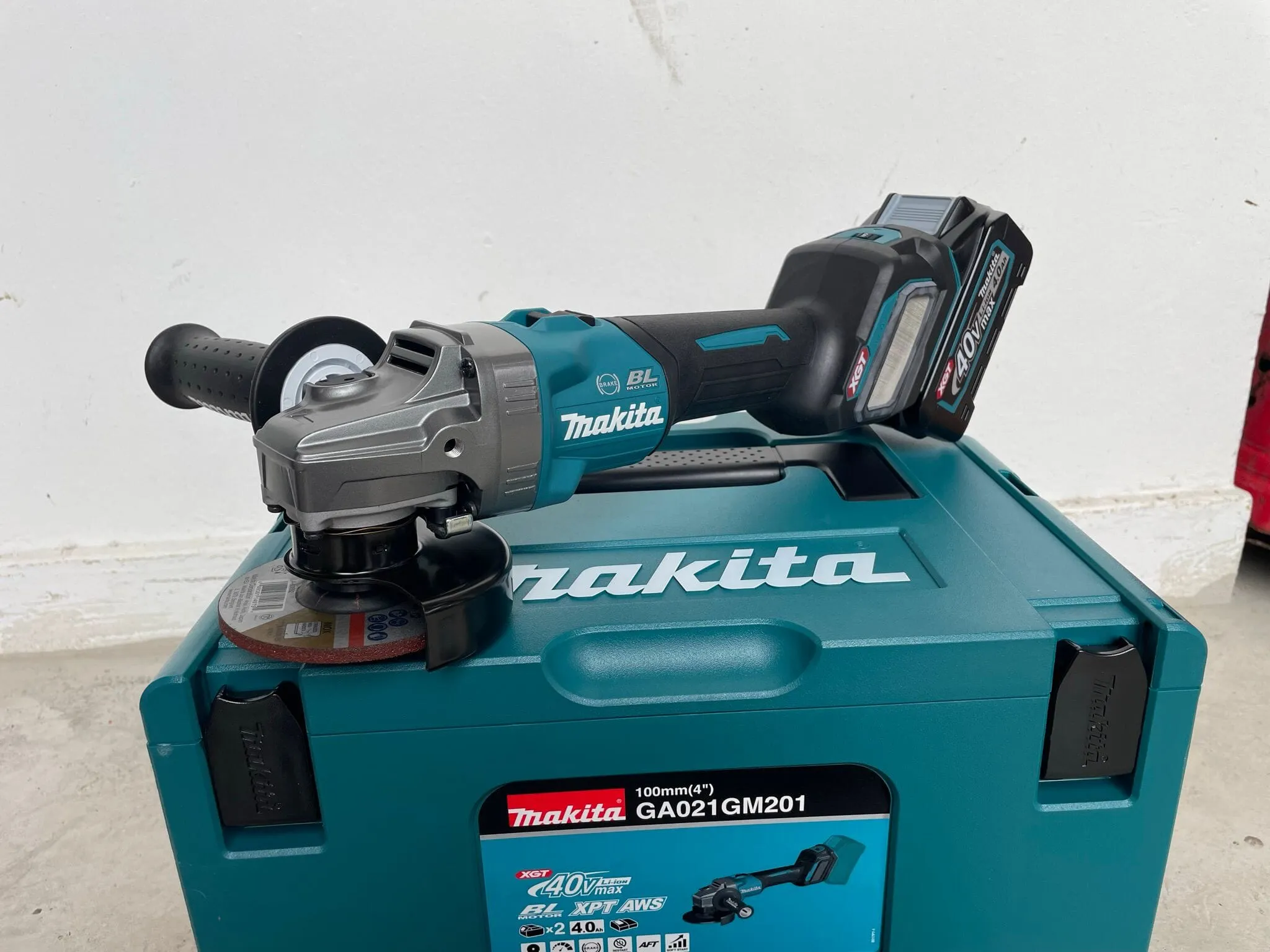 Makita 4 40V Cordless Brushless Angle Grinder GA021GM201 Come With 4.0Ah battery and Charger | Model : M-GA021GM201