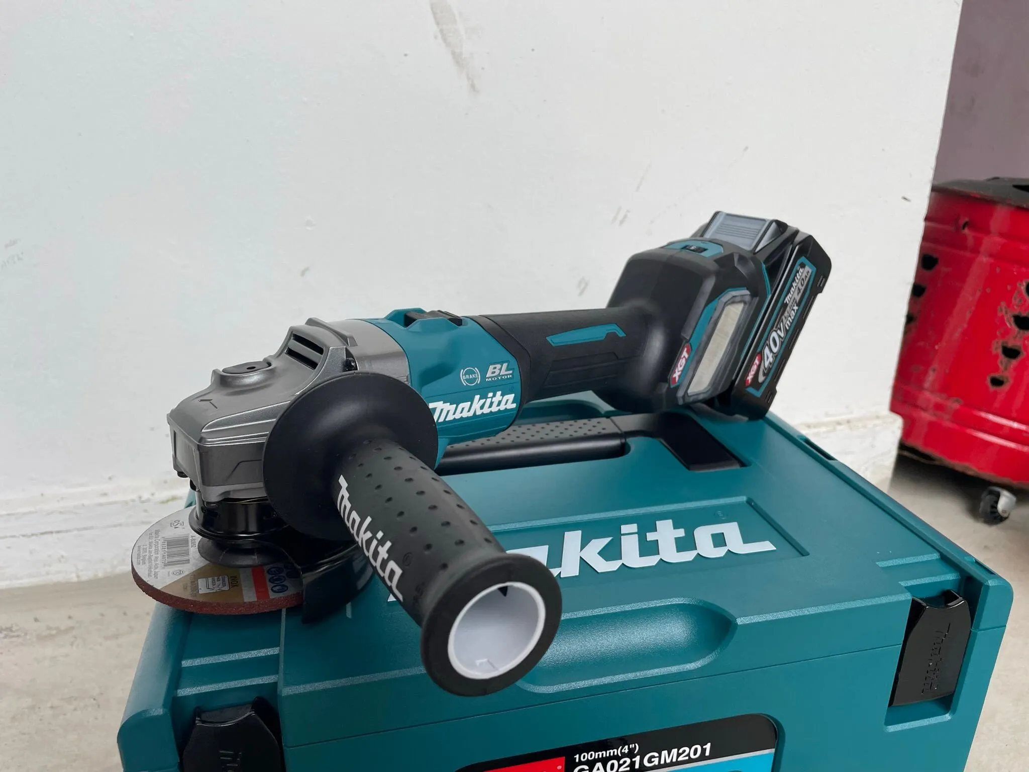 Makita 4 40V Cordless Brushless Angle Grinder GA021GM201 Come With 4.0Ah battery and Charger | Model : M-GA021GM201
