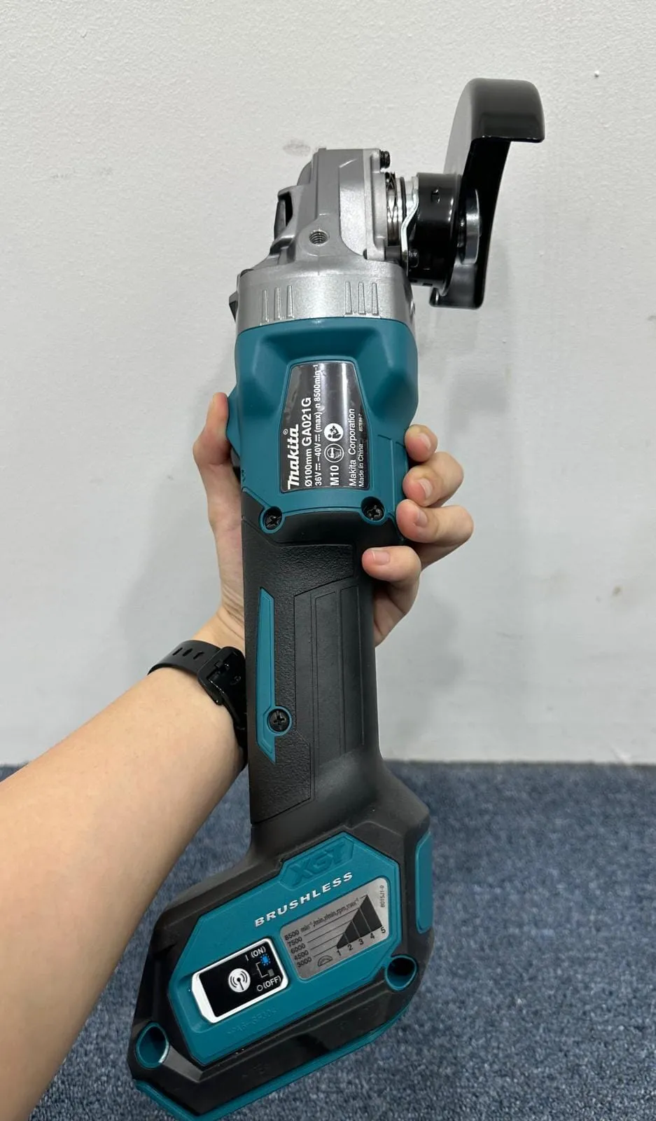 Makita 4 40V Cordless Slide Switch Brushless Angle Grinder  GA021GD201 Come With 2.5Ah battery and Charger | Model : M-GA021GD201