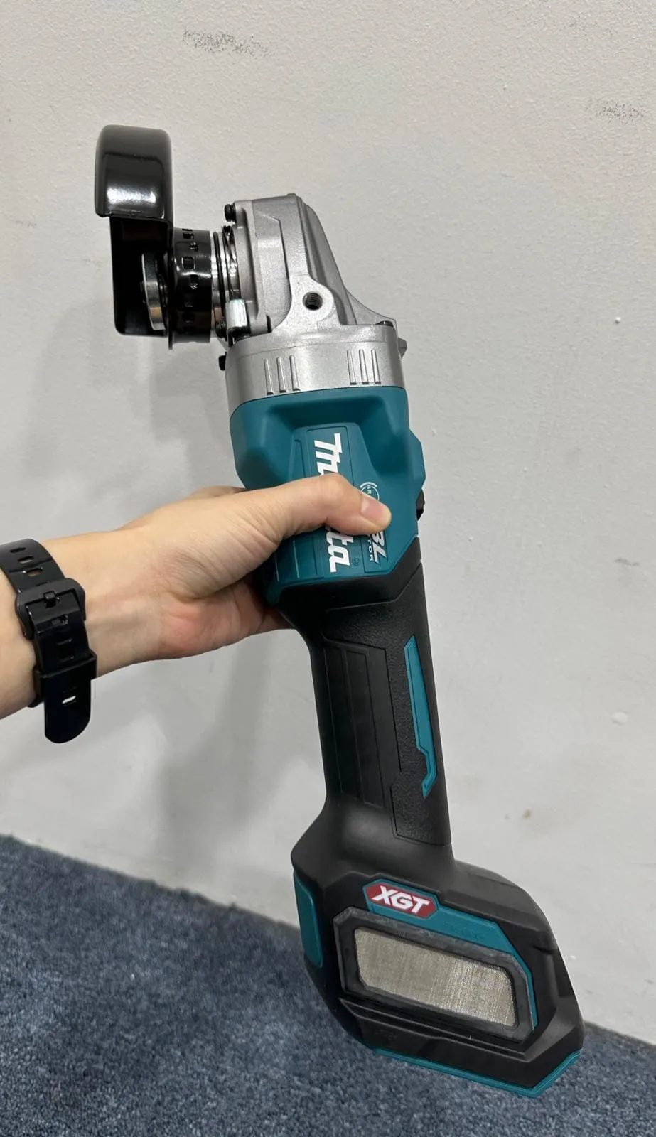 Makita 4 40V Cordless Slide Switch Brushless Angle Grinder  GA021GD201 Come With 2.5Ah battery and Charger | Model : M-GA021GD201