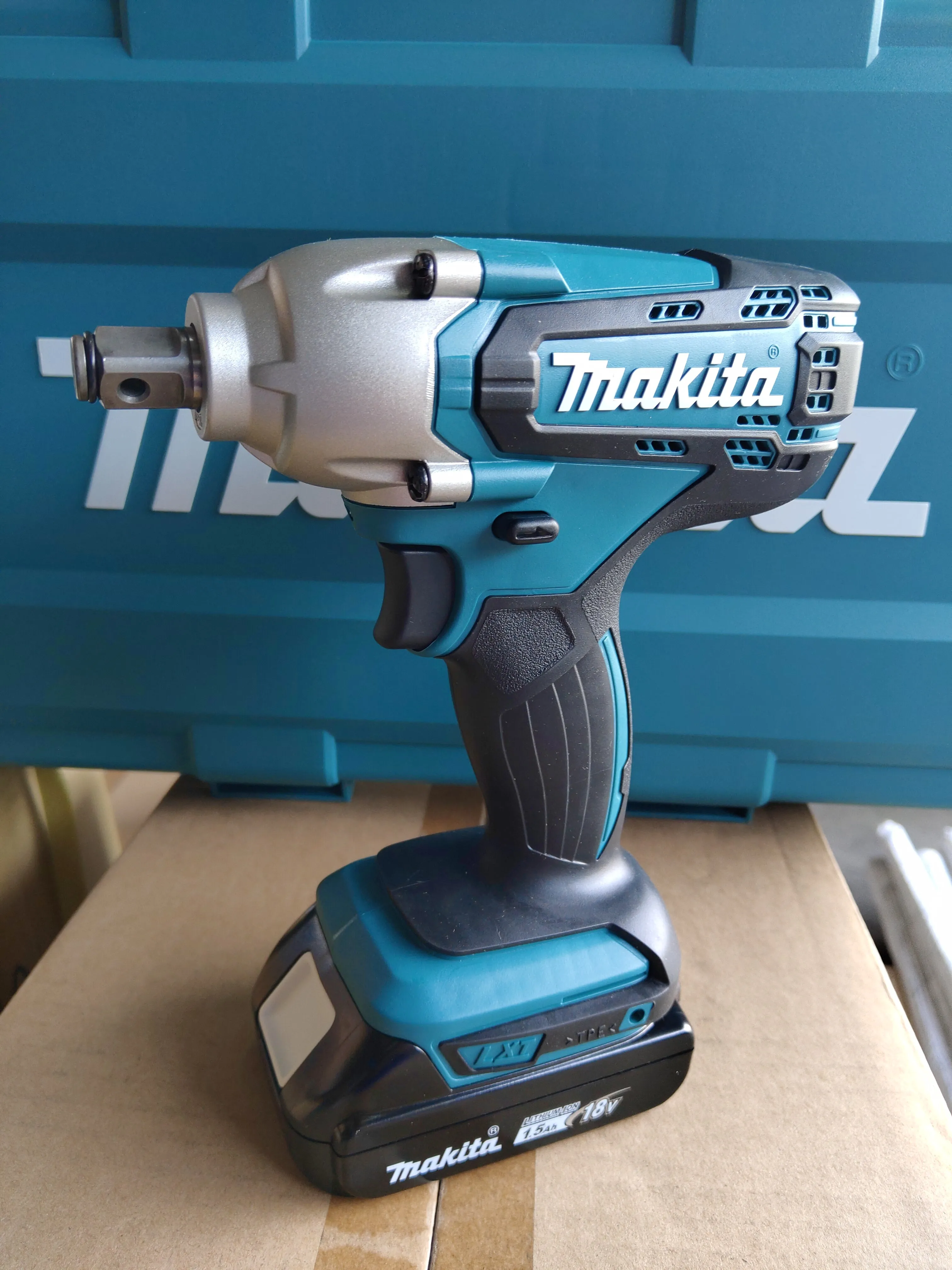 Makita DTW190SYE Cordless Impact Wrench | Model: M-DTW190SYE