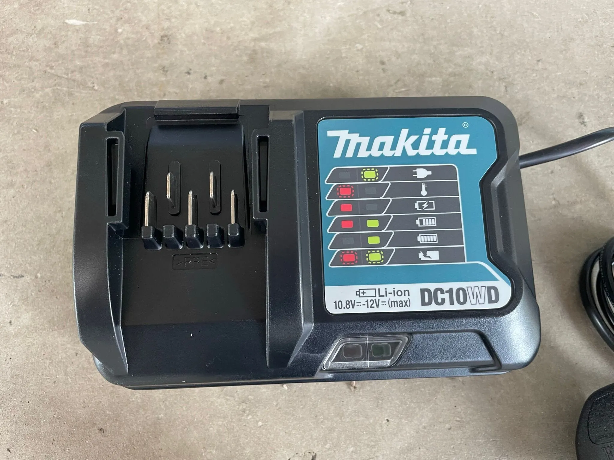 Makita UN460WDWA DC Cordless Pole Hedge Trimmer | Model : M-UN460WDWA (OBSOLETED)