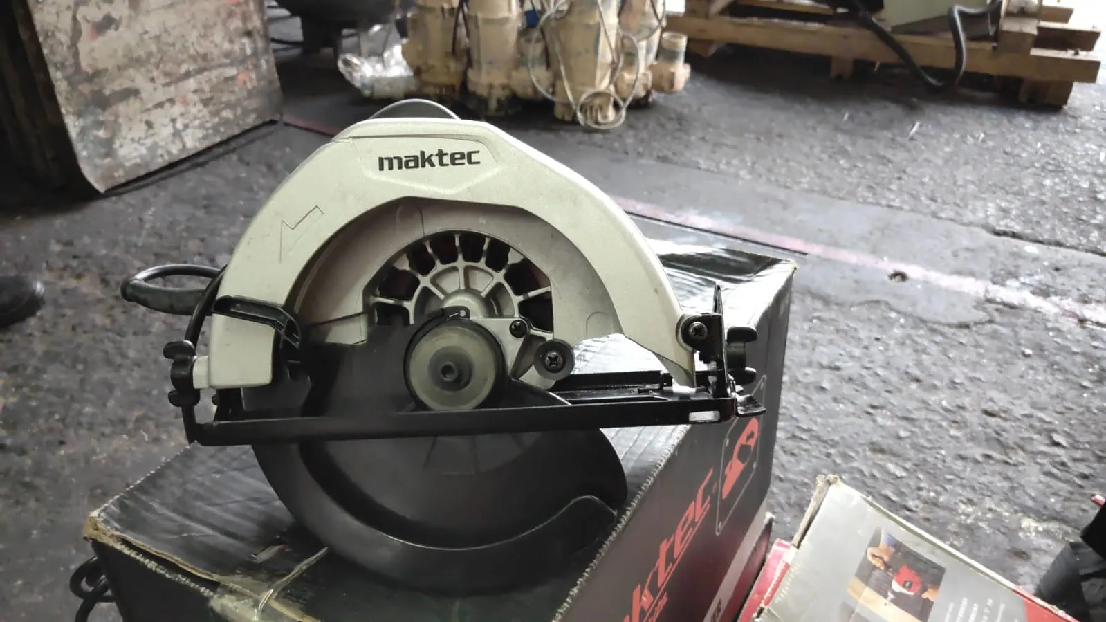 Maktec by Makita 7-1/4 (185mm) Circular Saw | Model : M-MT583