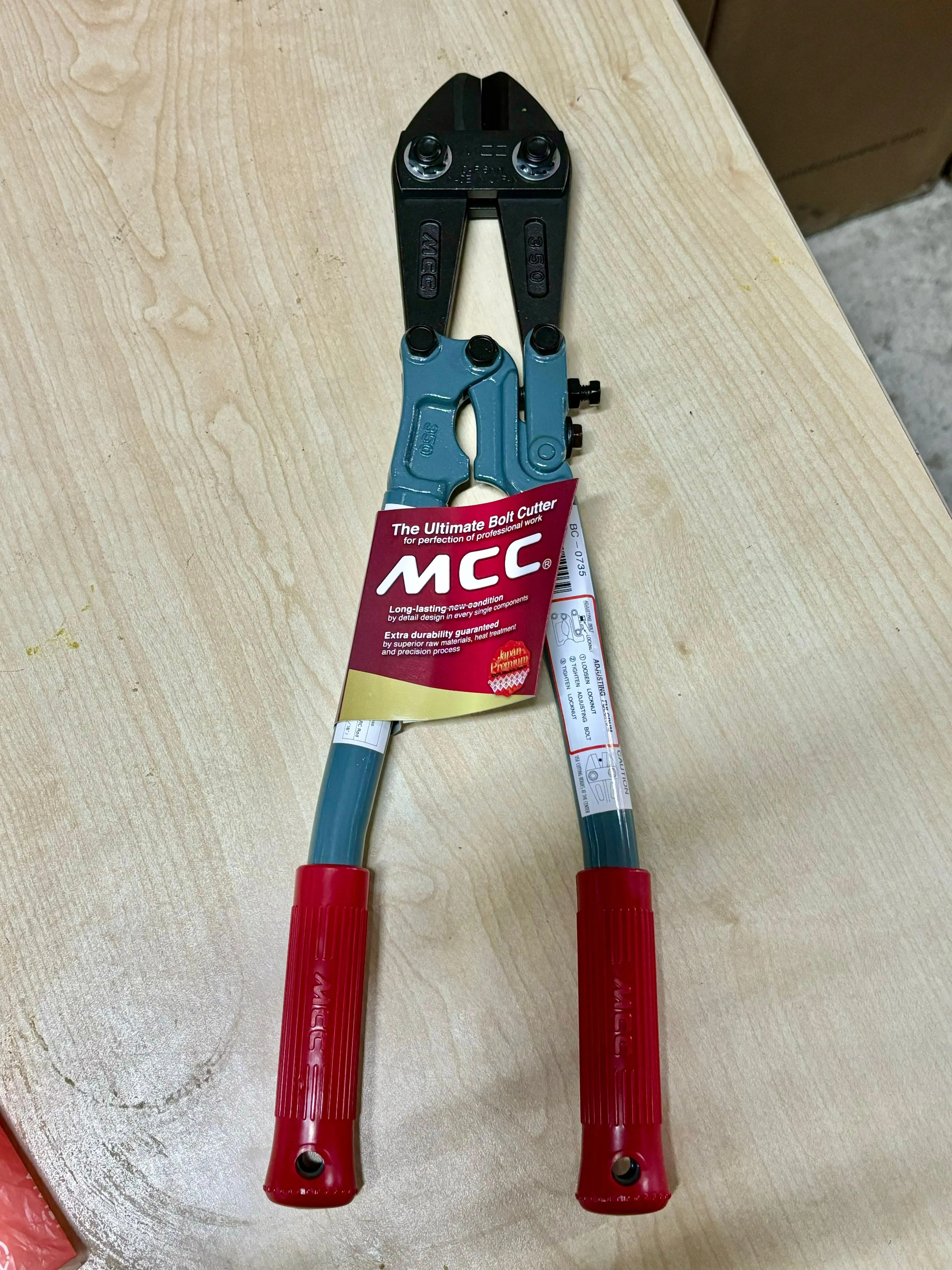 MCC Bolt Cutter. Center Cut 350mm (14)  | Model : MCC-BC-0735