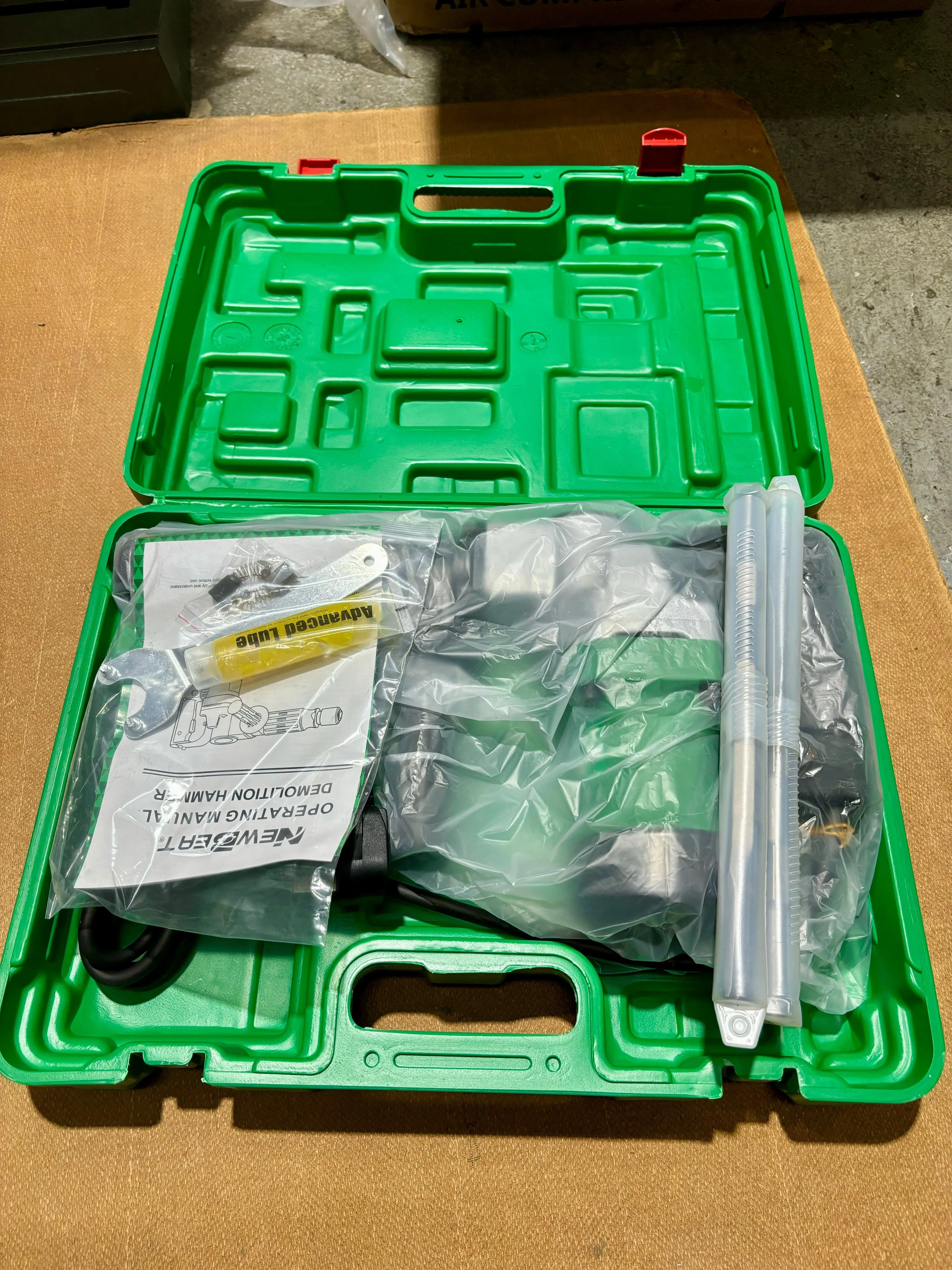 NEWBEAT 1050W Demoliton Hammer/Breaker (0810) | Model : NBT-DH-17A