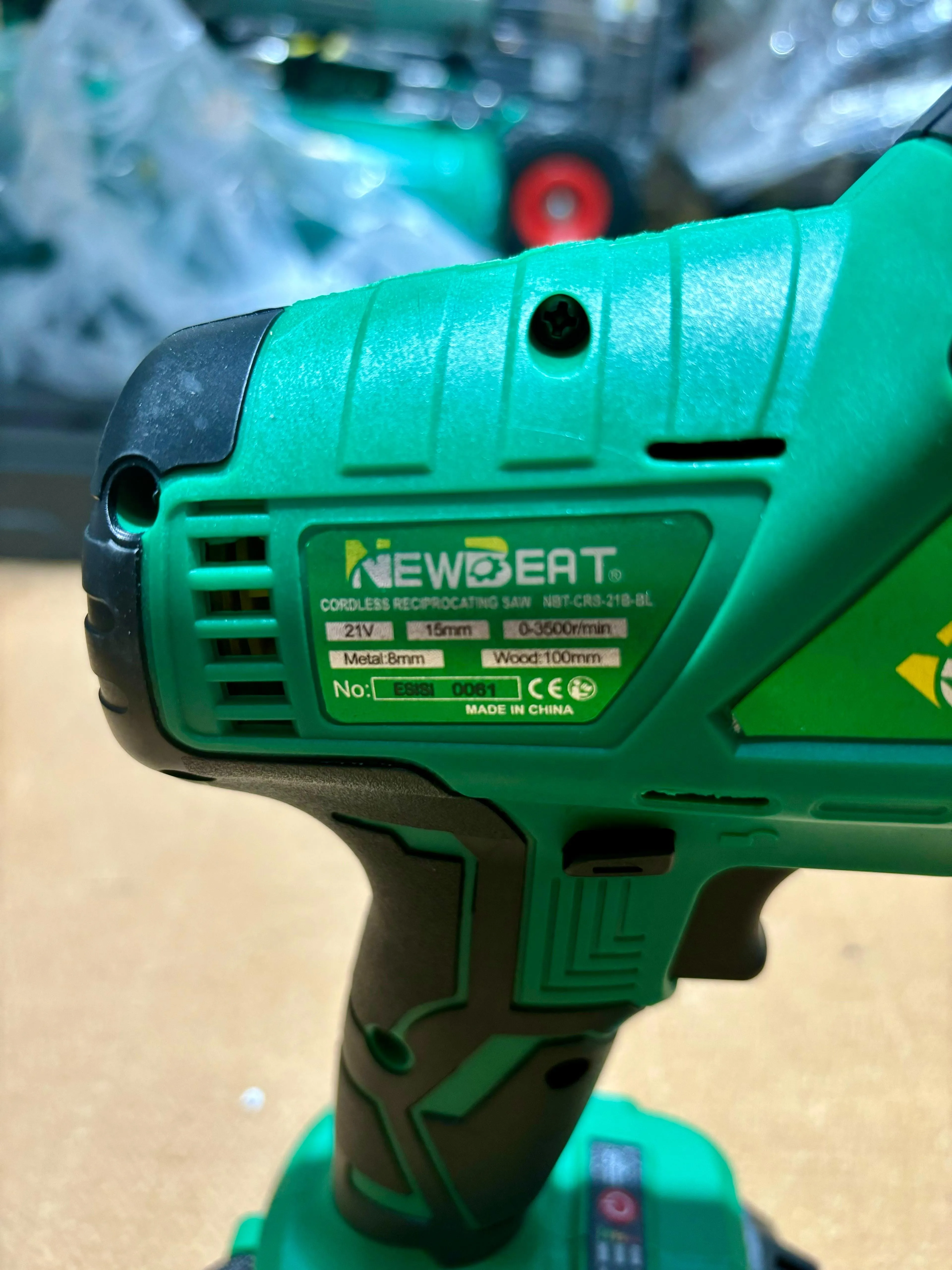 Newbeat 21V Cordless Reciprocating Saw C/W 2 Battery and 1 Charger | Model : NBT-CRS-21B-BL