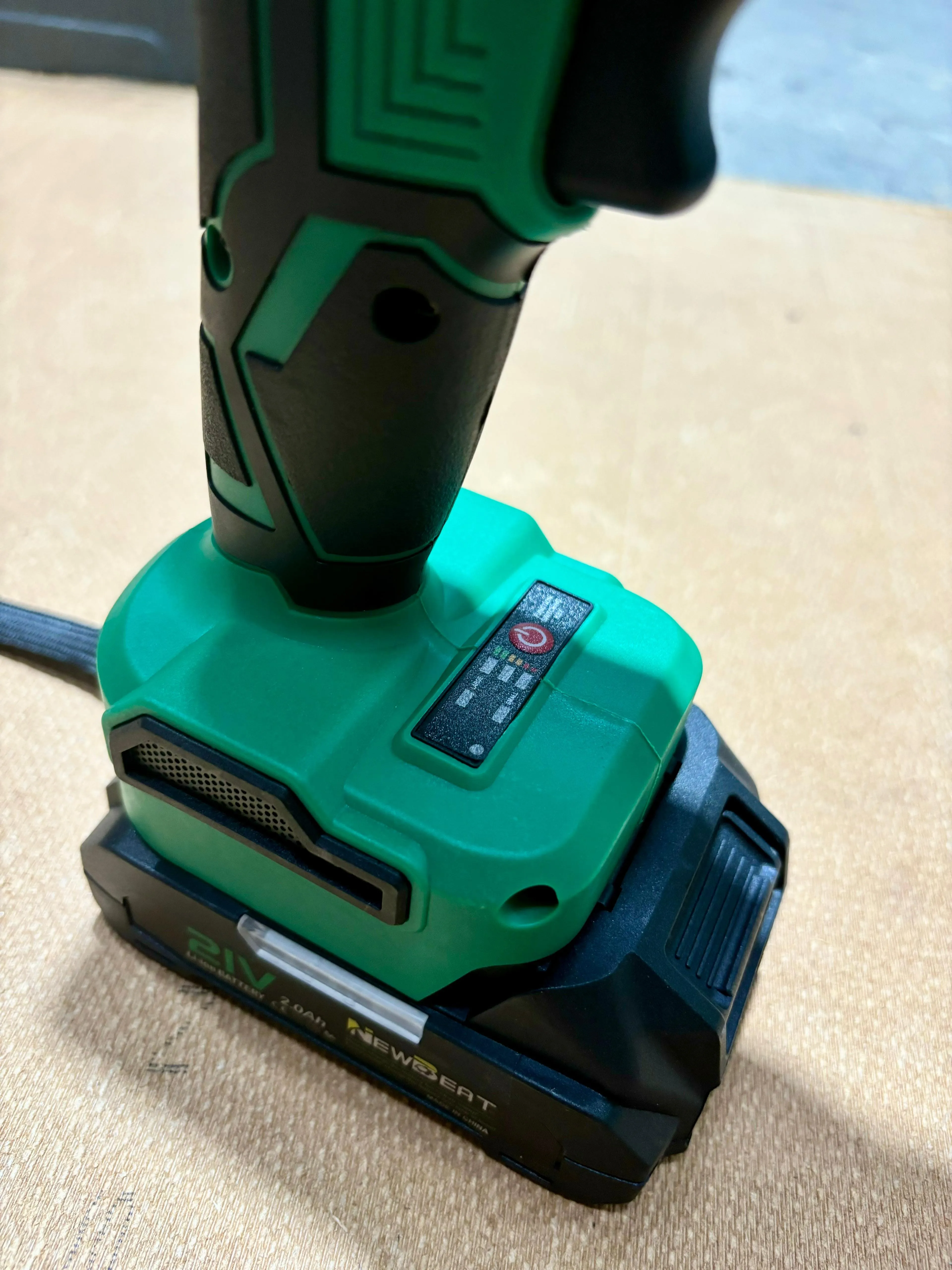 Newbeat 21V Cordless Reciprocating Saw C/W 2 Battery and 1 Charger | Model : NBT-CRS-21B-BL