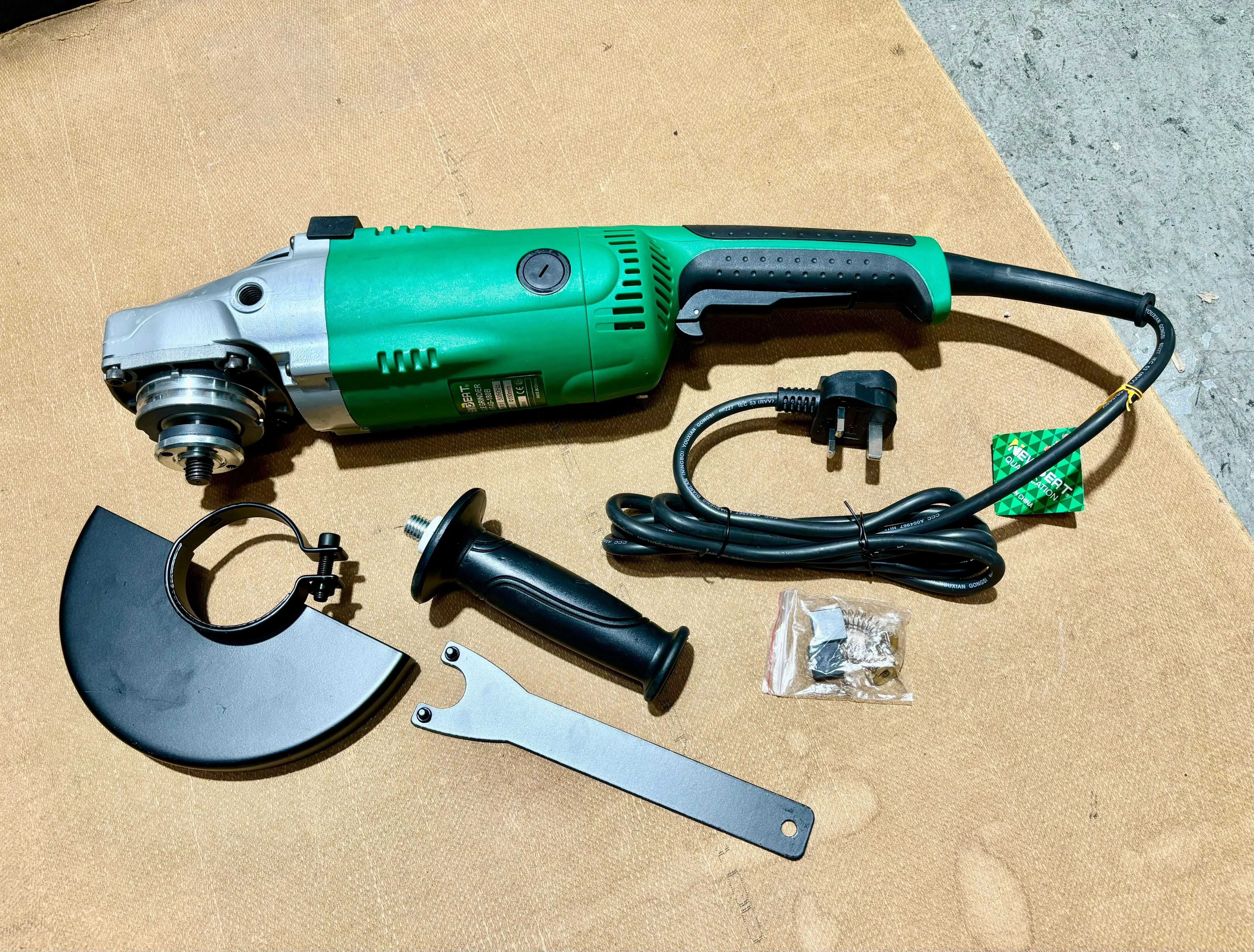 Newbeat 2200W Angle Grinder 180mm| Model: NBT-AG-180B