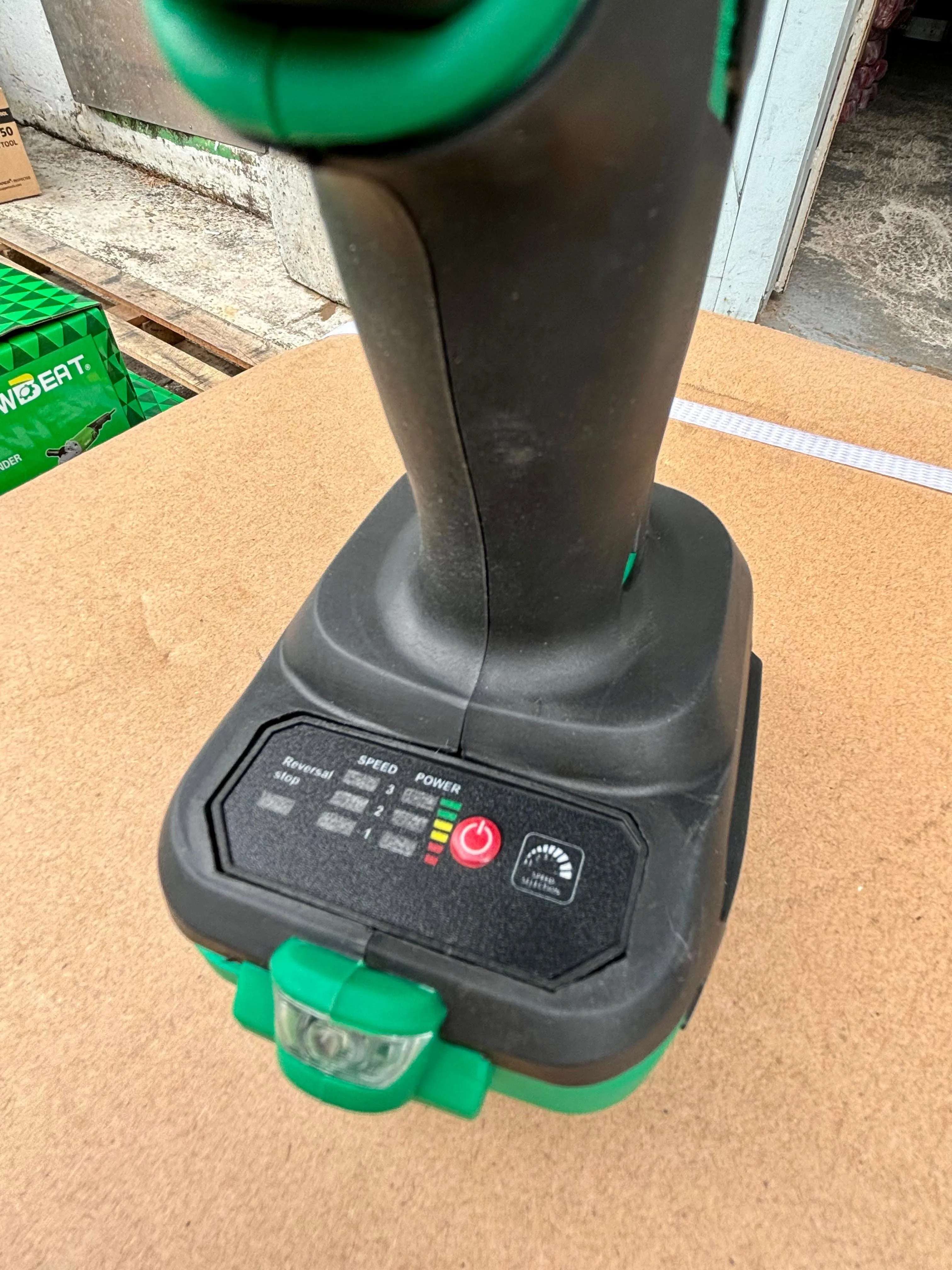 Newbeat 3/4 Cordless Impact Wrench (BL) SQ DR 21V 1300N.m C/W 2 Battery and 1 Charger | Model: NBT-CIW-21G-1300