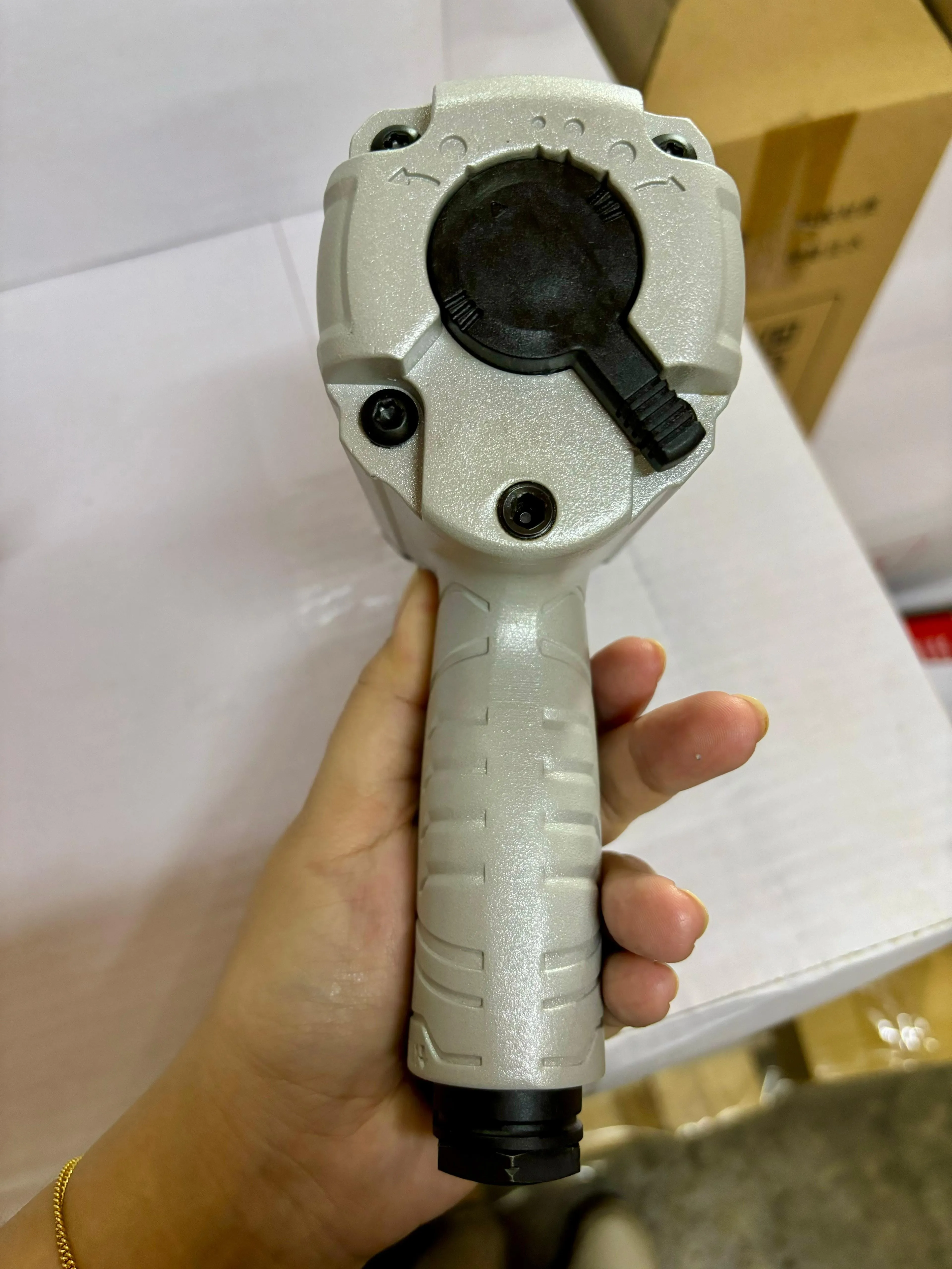 RONG PENG Air Impact Wrench 1/2 Max Torque 1100 N.m | Model : AT-RP916