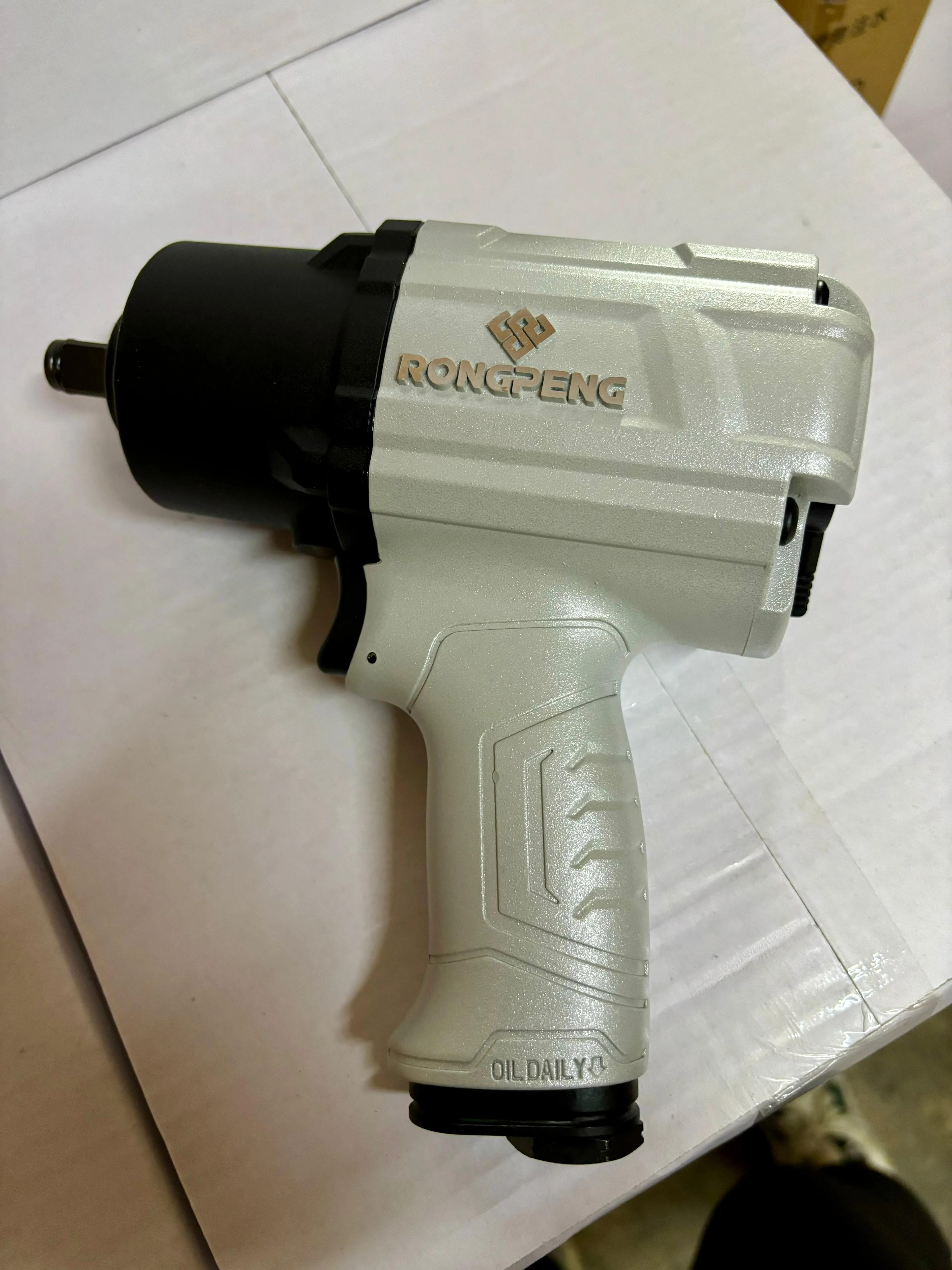 RONG PENG Air Impact Wrench 1/2 Max Torque 1100 N.m | Model : AT-RP916