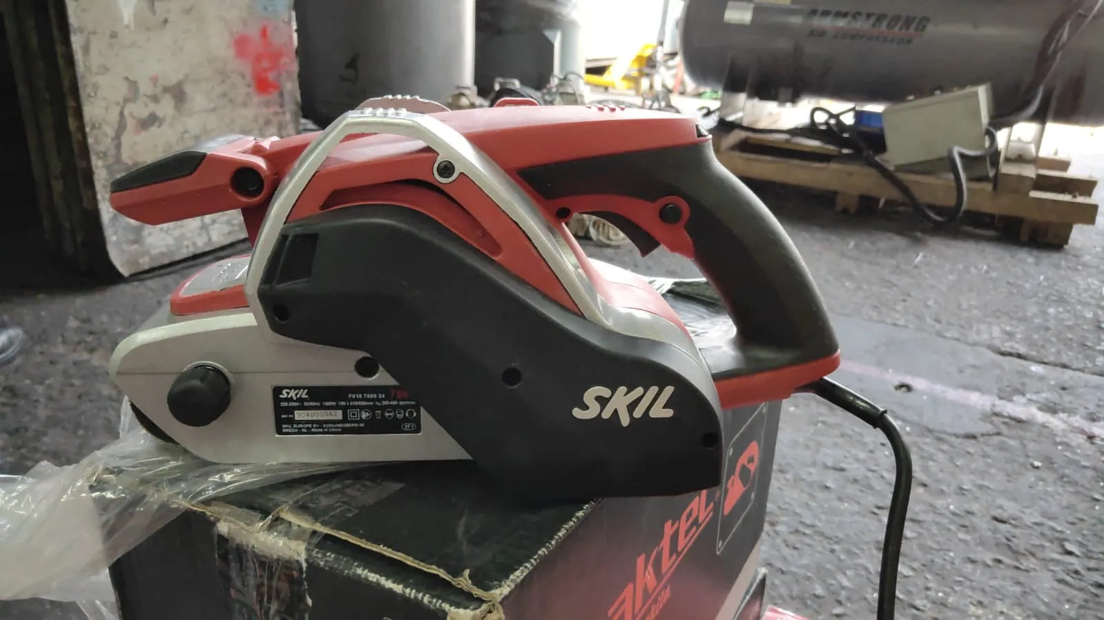 SKIL 4 1200W Belt Sander | Model : 7660 (NO WARRANTY)