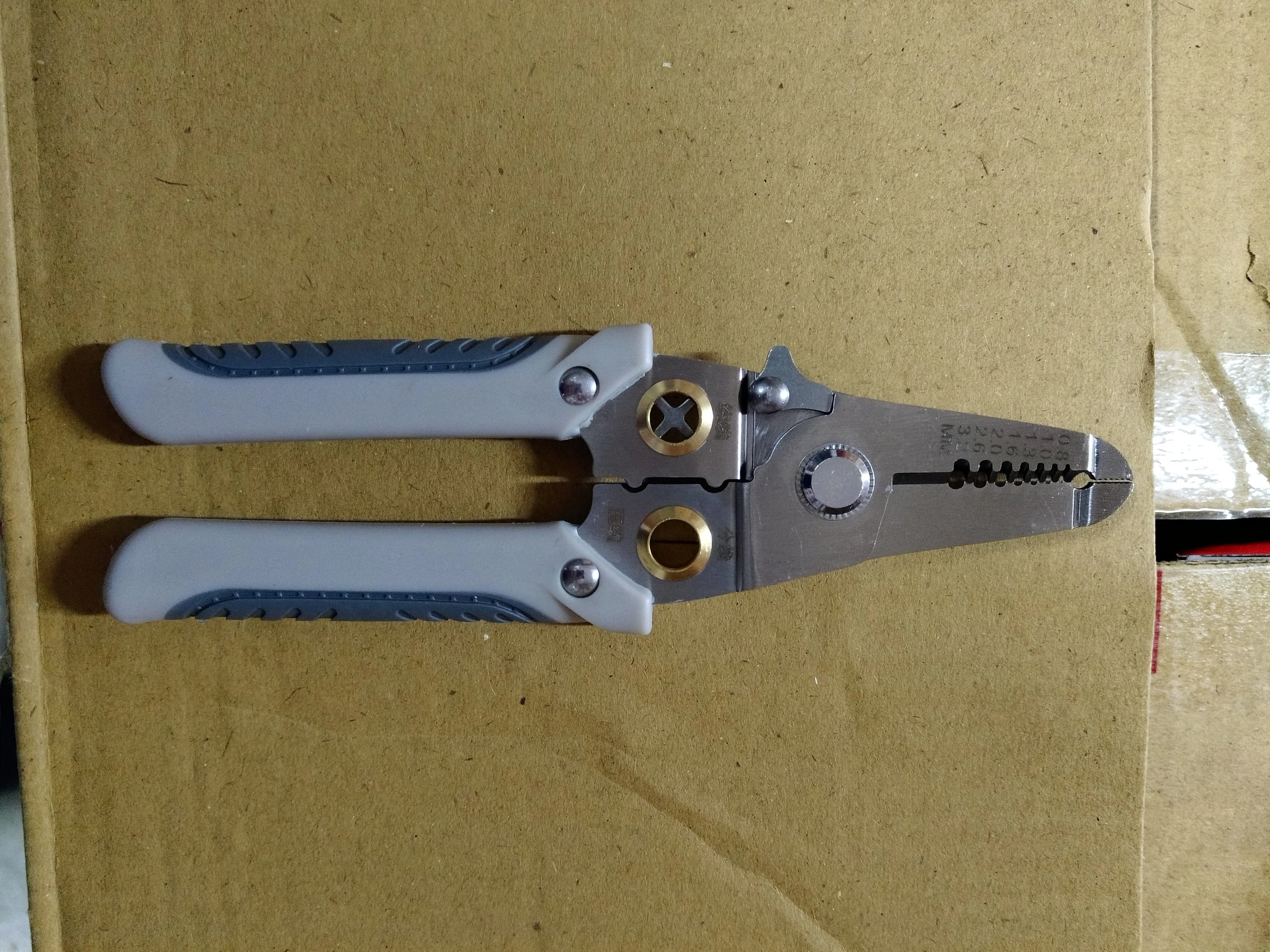 Stainless Steel Multi Wire Stripper 7 (0.8-3.2mm) | Model: WS1-YM-MT