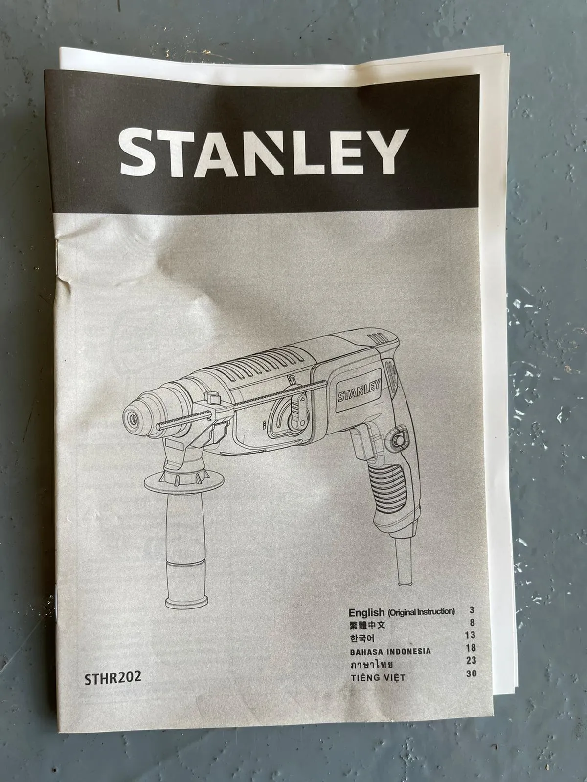 Stanley 2 Mode Rotary Hammer with 20mm . 620 w |  | Model : STHR202K-B1