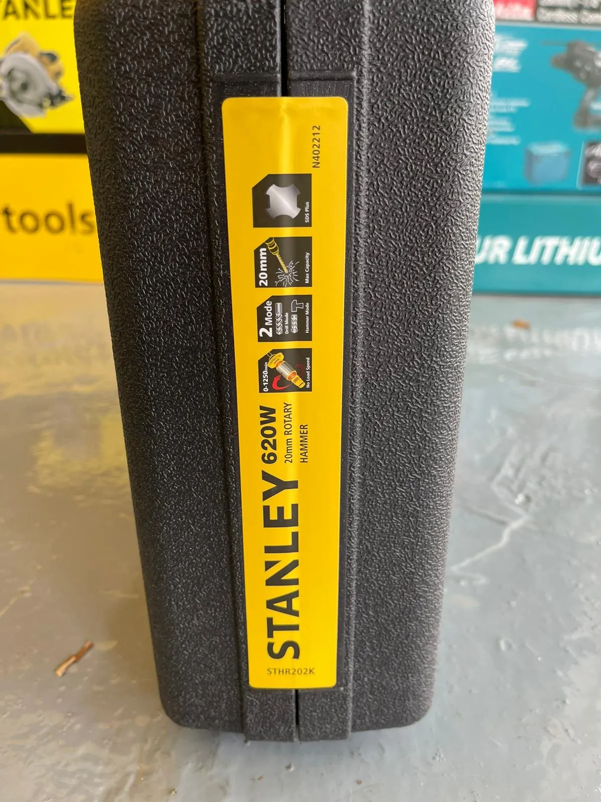Stanley 2 Mode Rotary Hammer with 20mm . 620 w |  | Model : STHR202K-B1