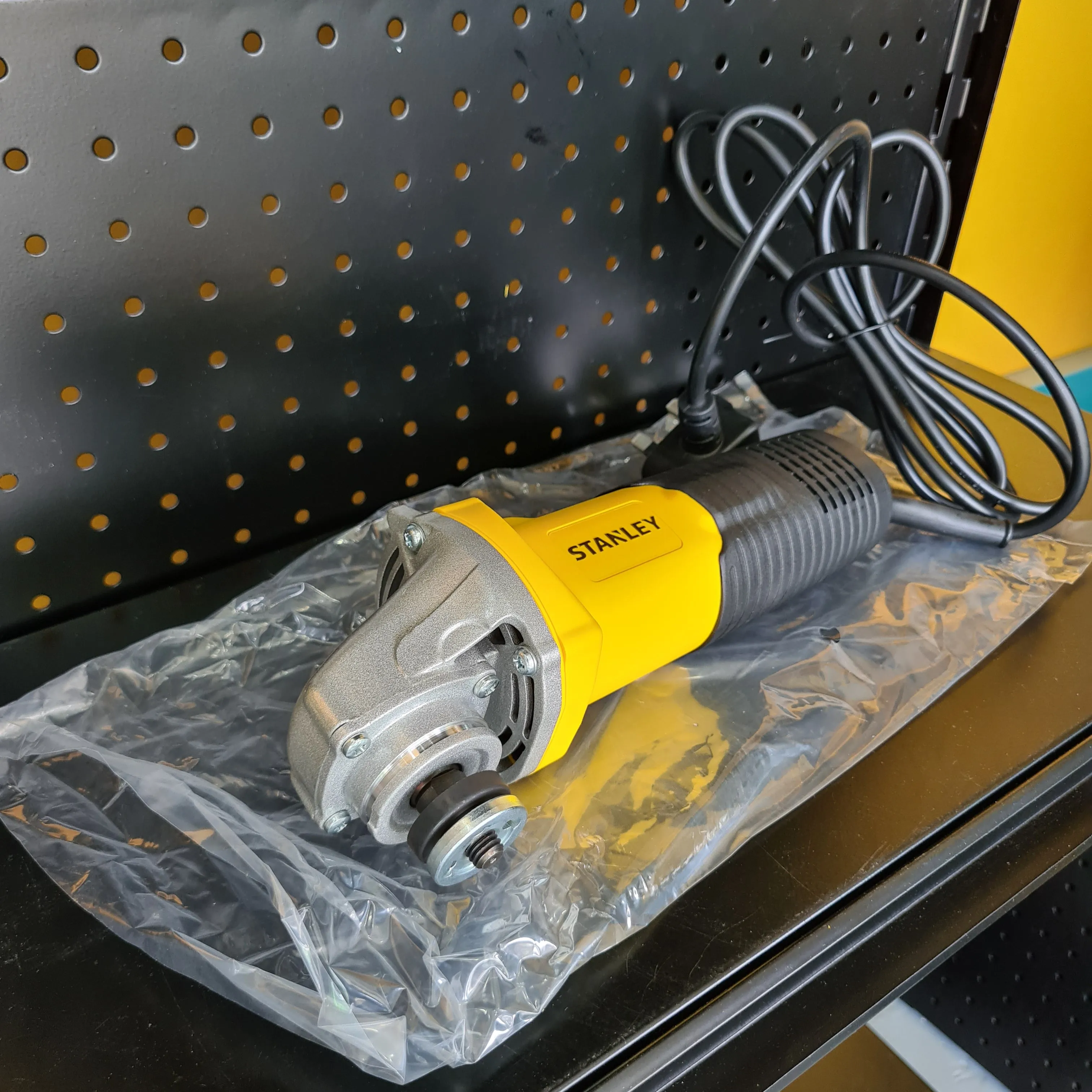 Stanley 4 580W Angle Grinder (Disc Grinding Machine) | Model : STGS5100-XD